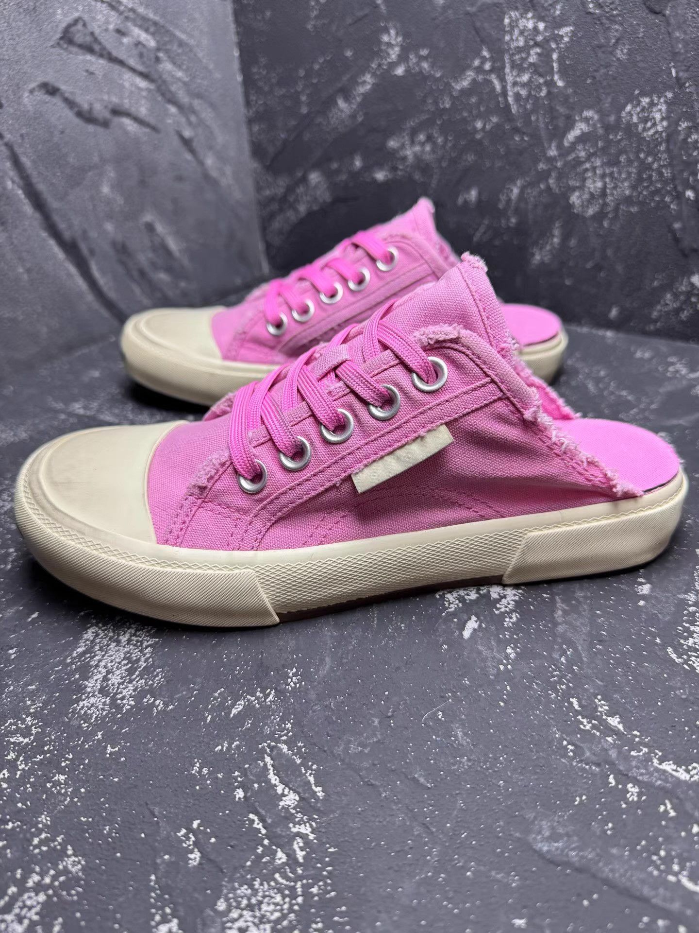 Balenciaga Balenciaga Pink Canvas Slip-On Mules Q10 Size US 6 / IT 36 - 7 Thumbnail