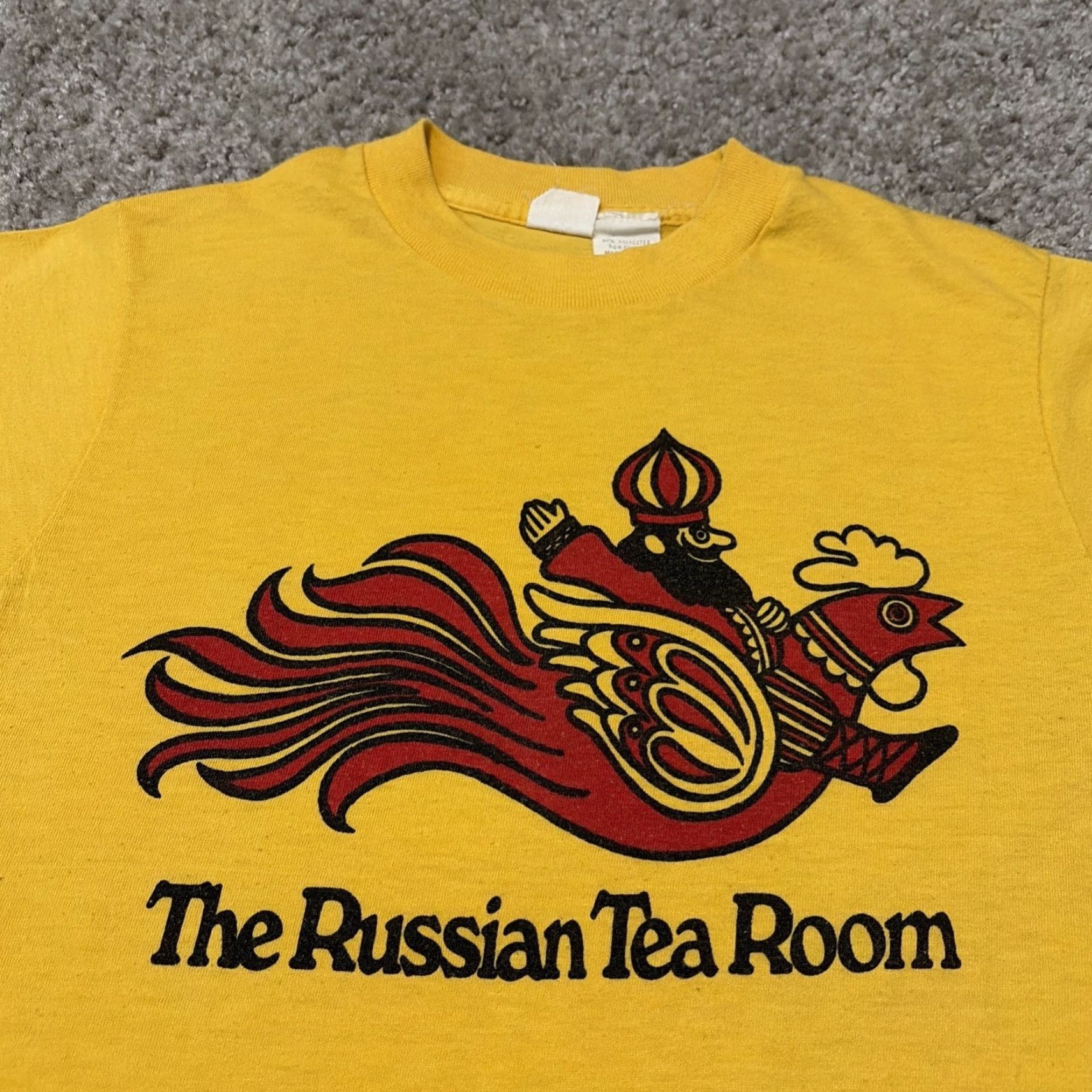 Vintage VINTAGE The Russian Tea Room NYC Yellow T-Shirt S Unisex Adults Small 80s Ched Shirt Size US S / EU 44-46 / 1 - 3 Thumbnail