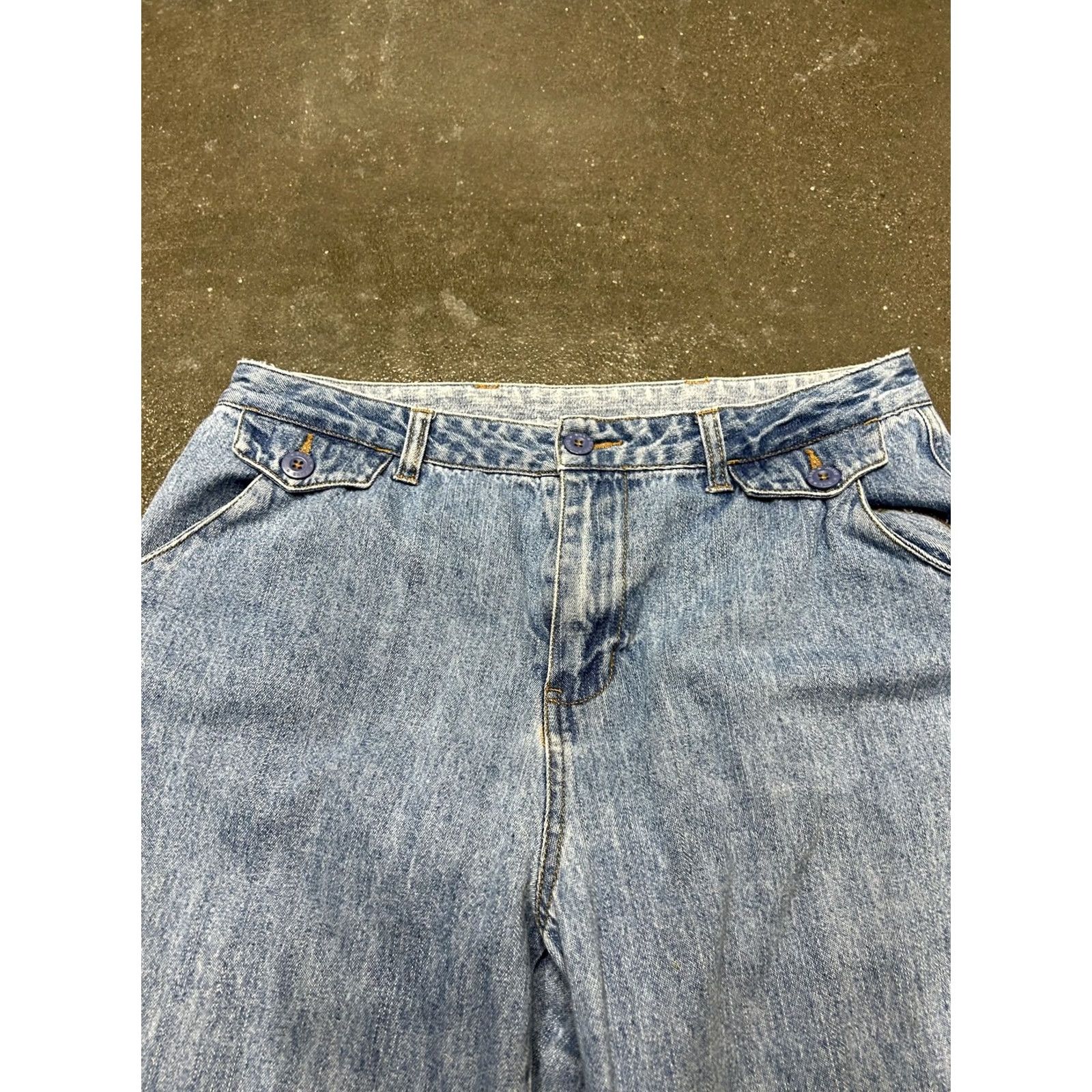 Bill Blass VINTAGE Bill Blass Bermuda Shorts Womens 10 33W Denim Blue Button Front Pockets Casual Flat Front Denim 100% Cotton Size 32" / US 10 / IT 46 - 2 Thumbnail