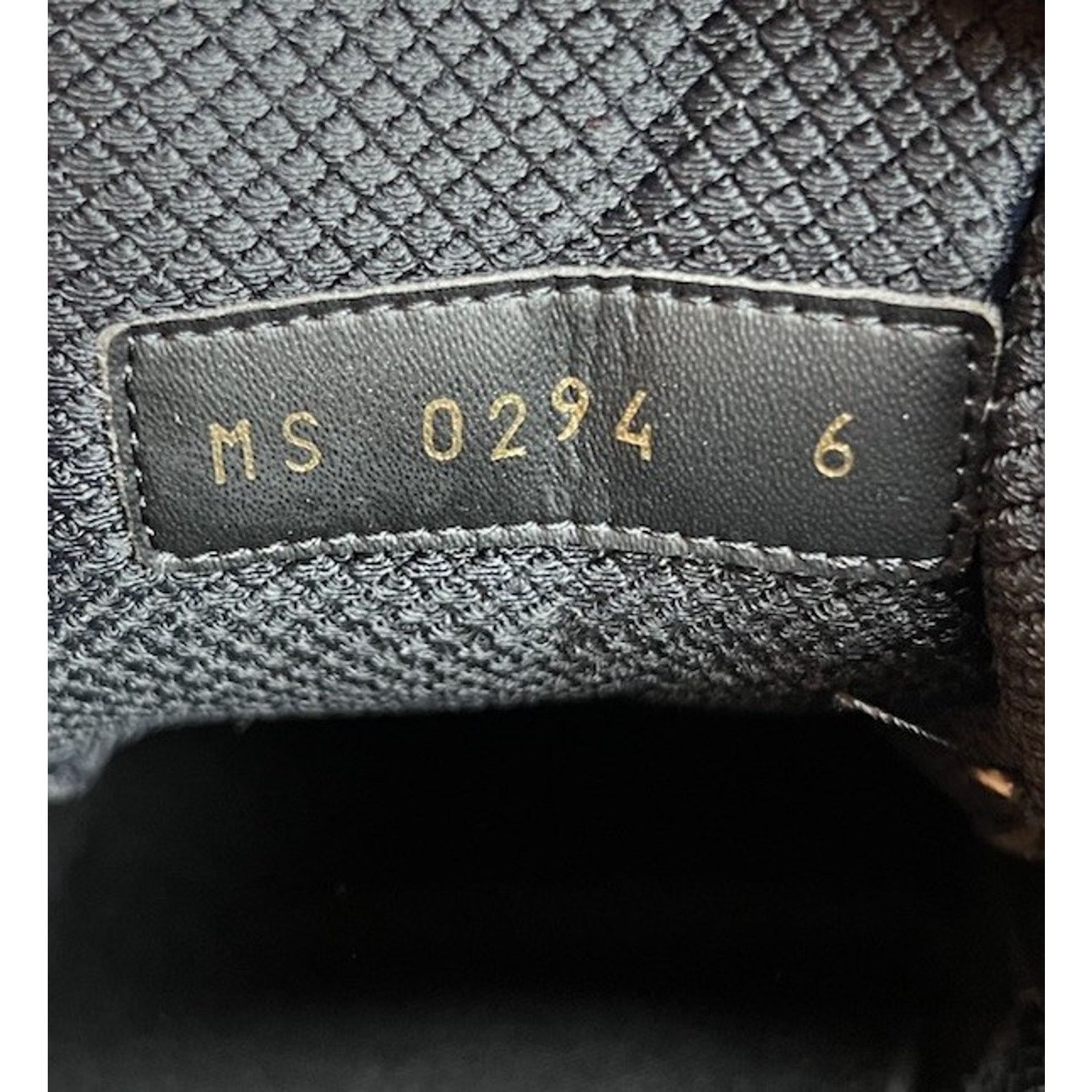 Louis Vuitton Size 6LV/7US - Louis Vuitton Runner Tatic Silver Size US 7 / EU 40 - 8 Thumbnail