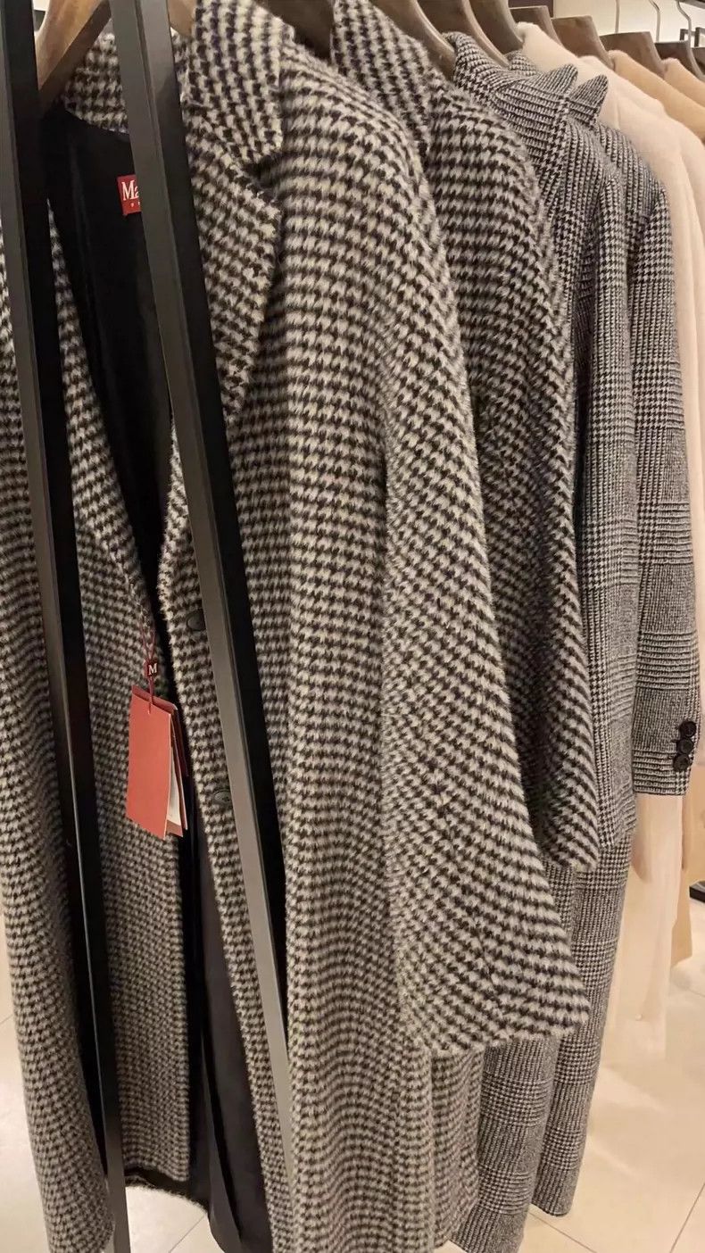 Max Mara Max Mara 100% Alpaca Black and Grey Houndstooth Classic Co Size M / US 6-8 / IT 42-44 - 1 Thumbnail
