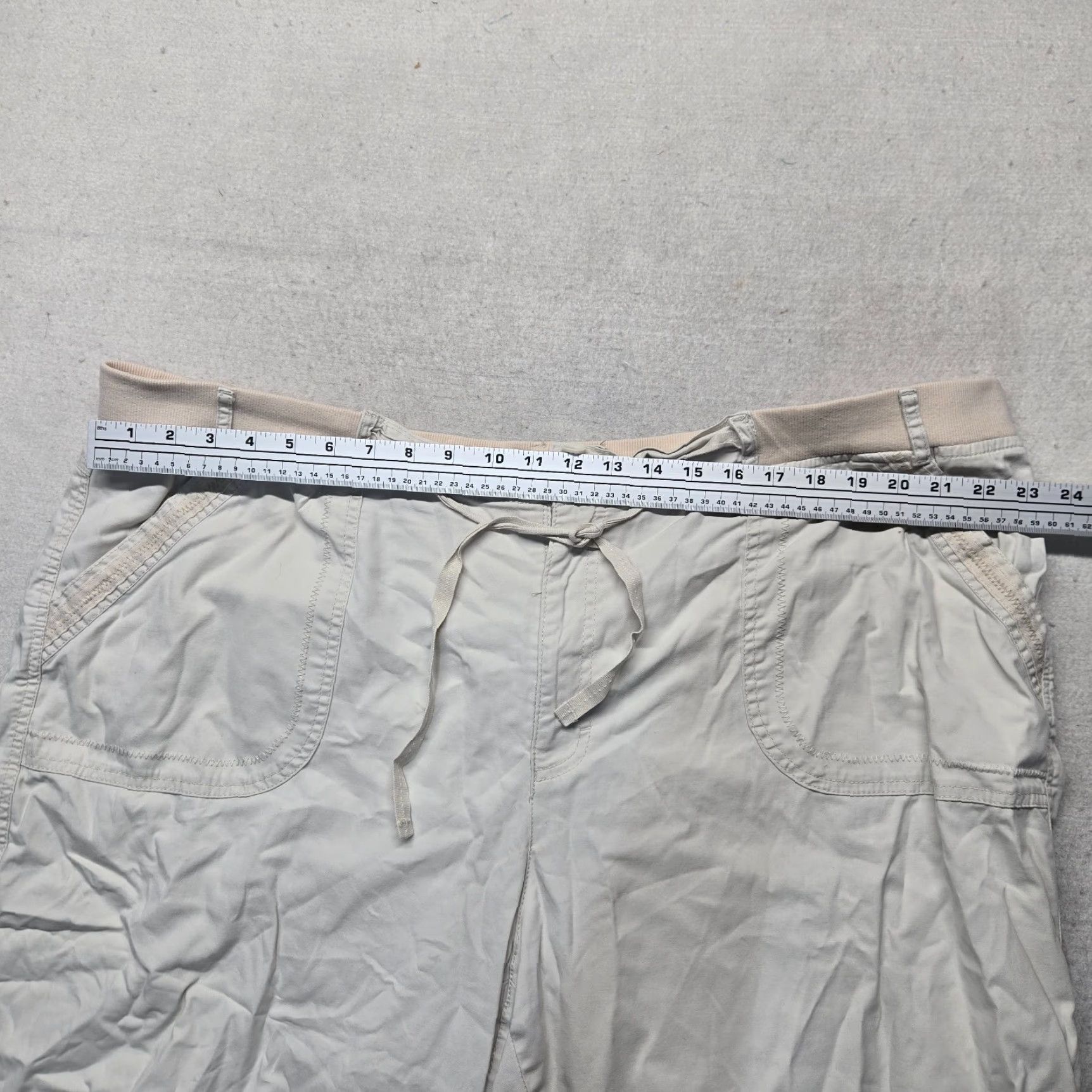 Gloria Vanderbilt Gloria Vanderbilt Bermuda Shorts Adult Women Plus Size 24W Tan Beige Cotton Twill Pants shorts Bermuda 24W Womens Size 42" / US 20 - 4 Thumbnail