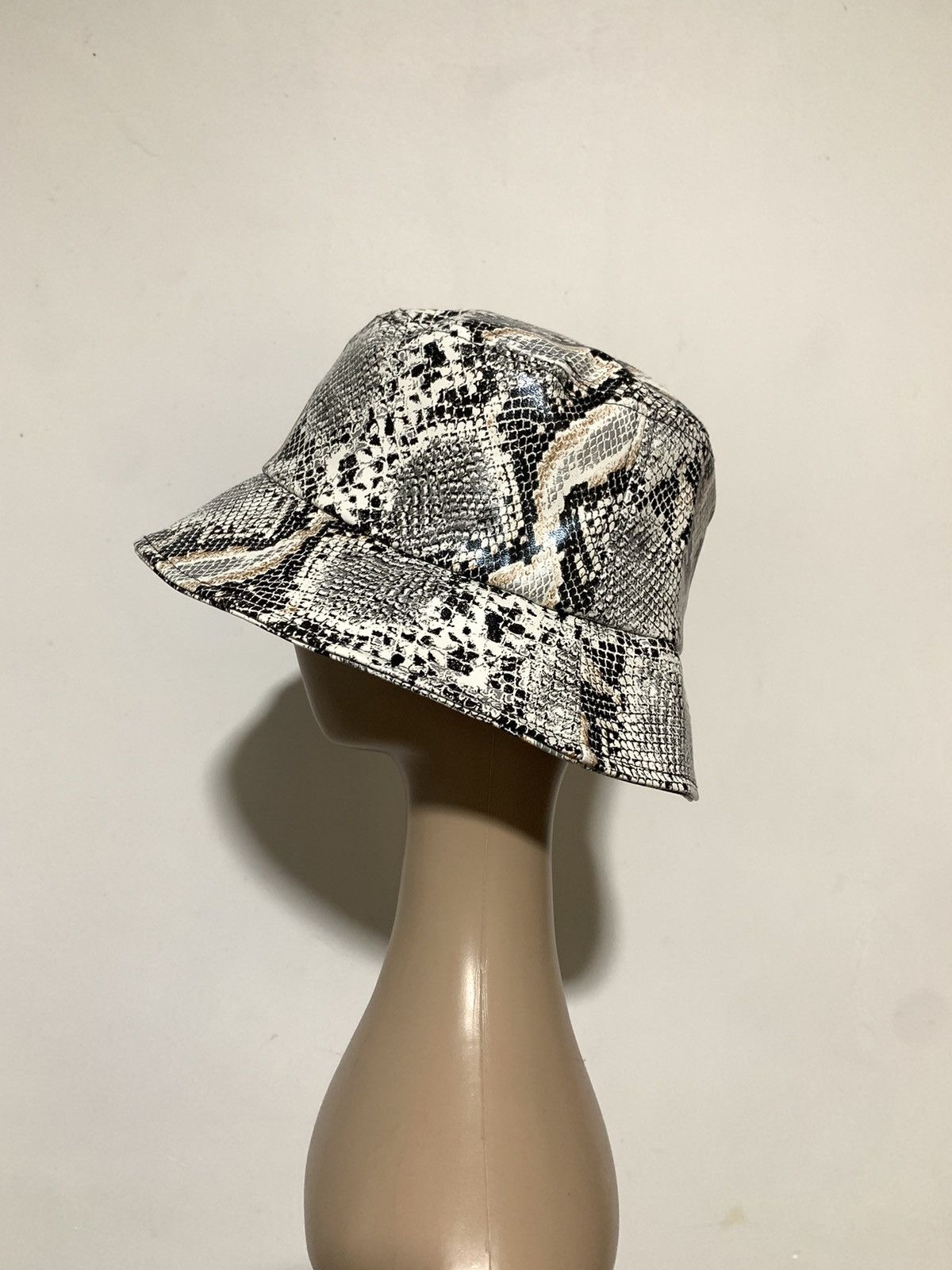 Japanese Brand Bucket Hat Snake Skin Printed Size ONE SIZE - 2 Thumbnail