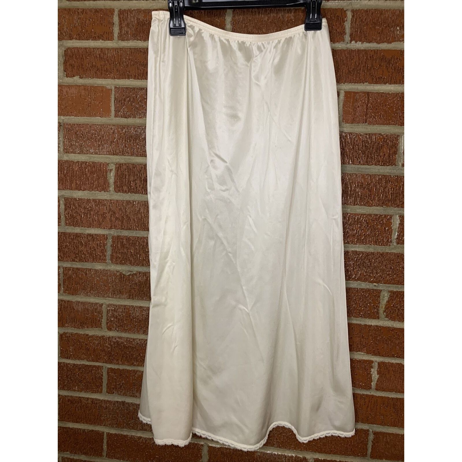 Vintage Vintage Vanity Fair Half Slip USA Ivory 28” Small Size ONE SIZE - 4 Thumbnail