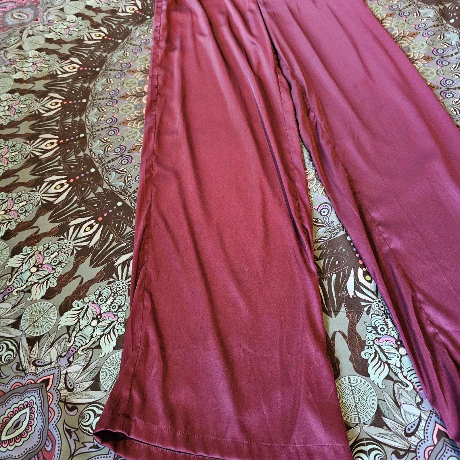 Fashion Nova Fashion Nova Women's Silky Long Flare Pants Size 32" / US 10 / IT 46 - 2 Thumbnail