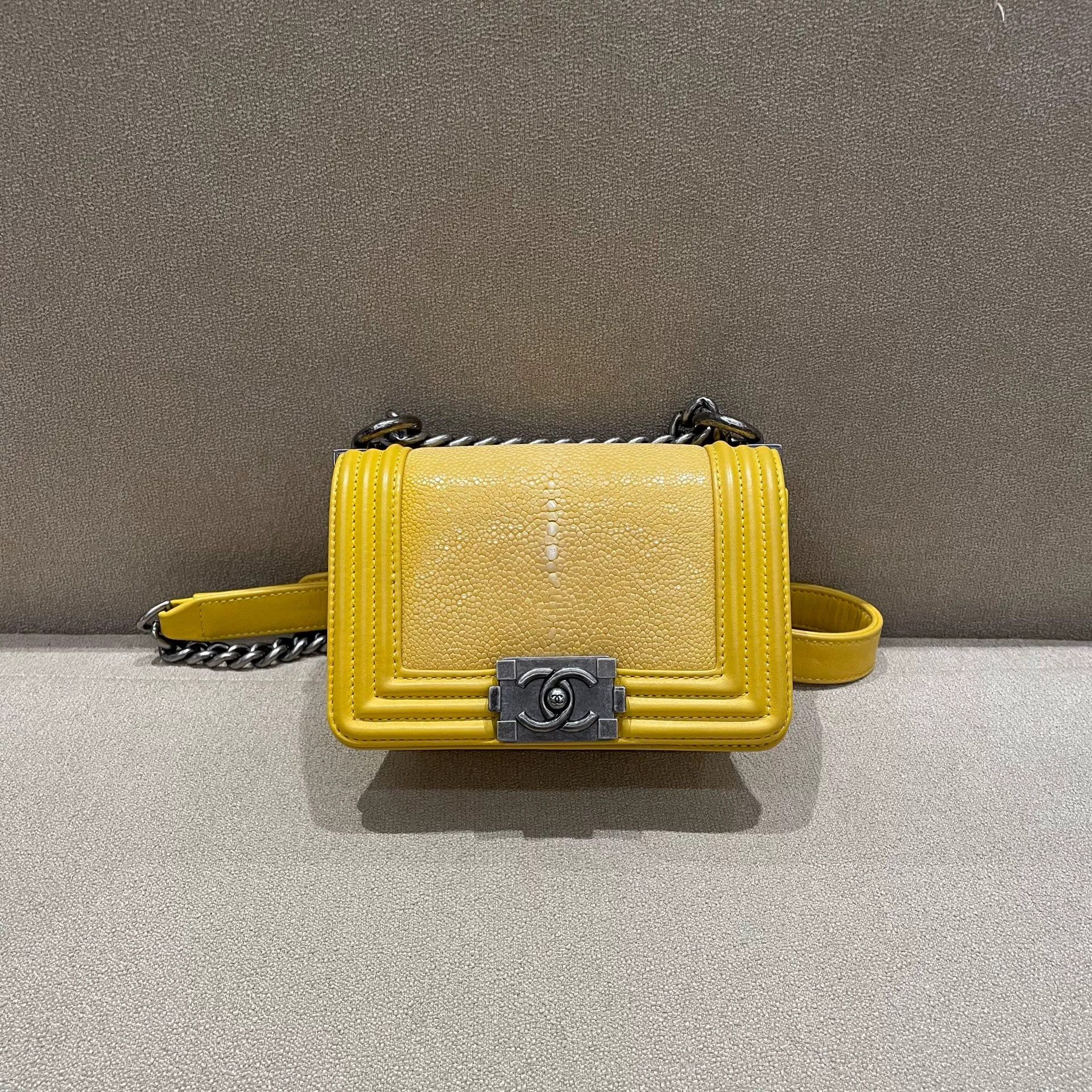 Chanel Pre-loved Bag Very good condition Size ONE SIZE - 1 Thumbnail