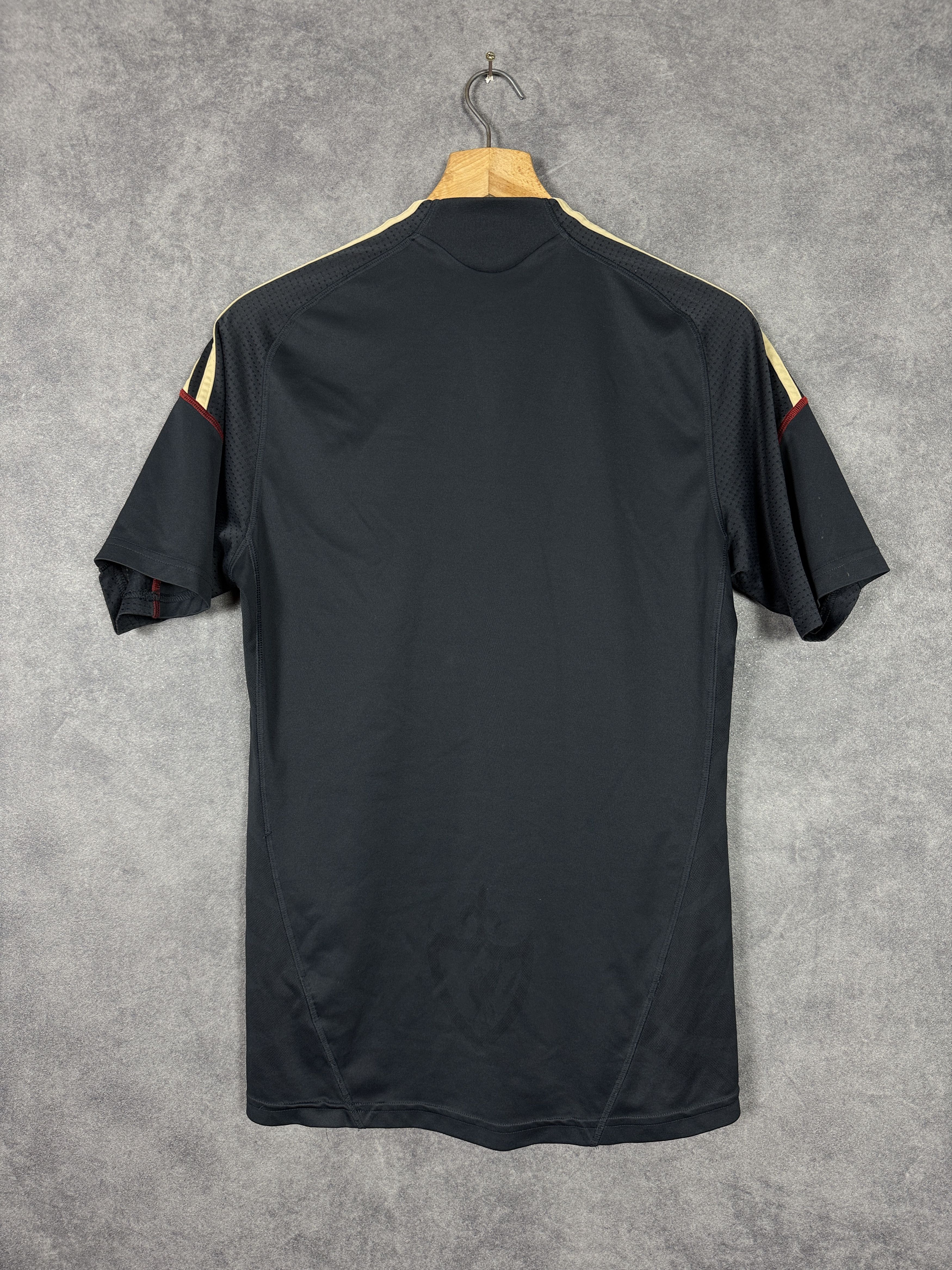 Adidas Adidas Liverpool club t-shirt 2009 logo vintage football Size US S / EU 44-46 / 1 - 7 Thumbnail