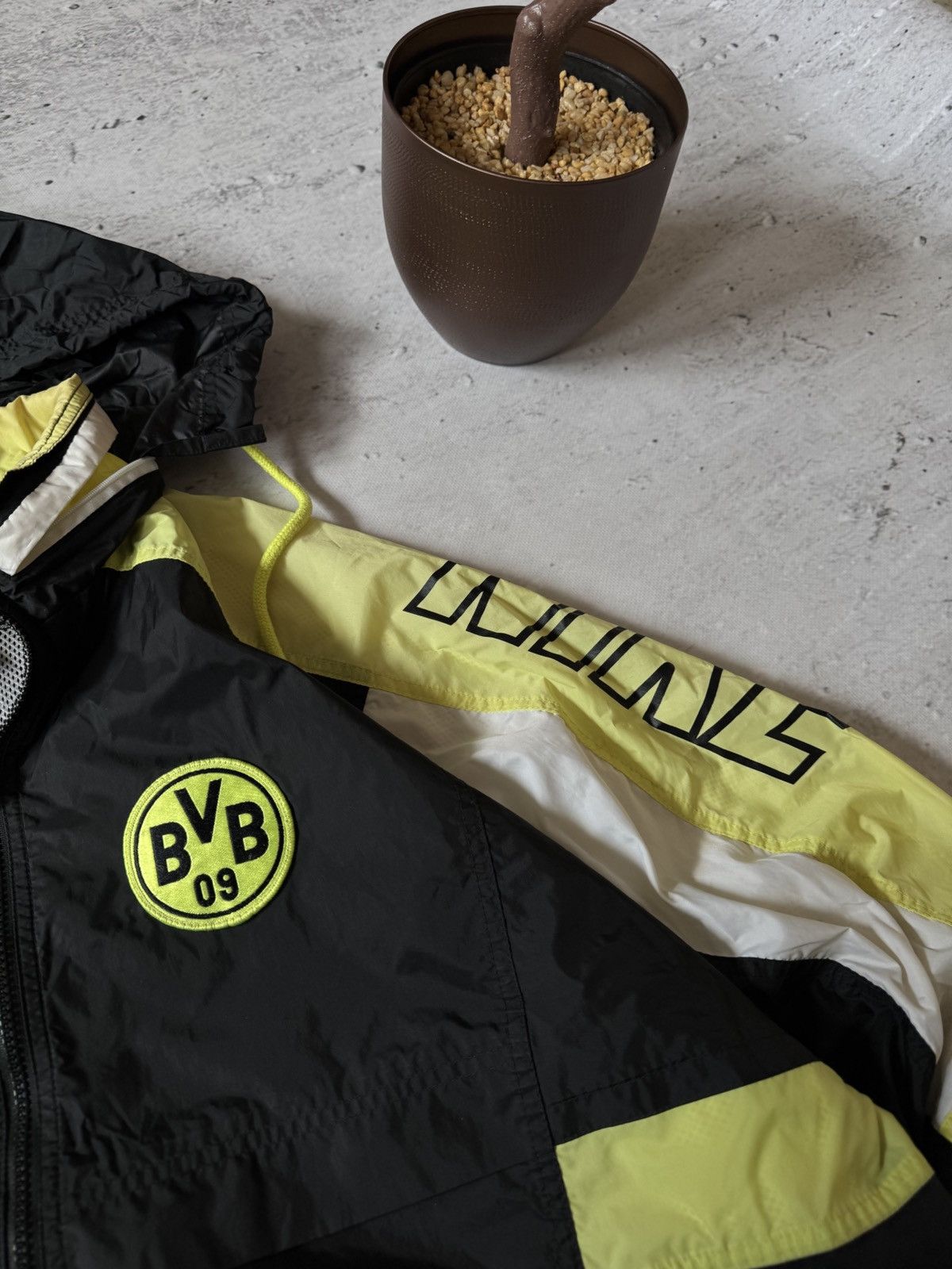 Japanese Brand × Nike × Vintage NIKE BORUSSIA DORTMUND VINTAGE BASIC LOGO BAGGY LIGHT JACKET Size US L / EU 52-54 / 3 - 5 Thumbnail