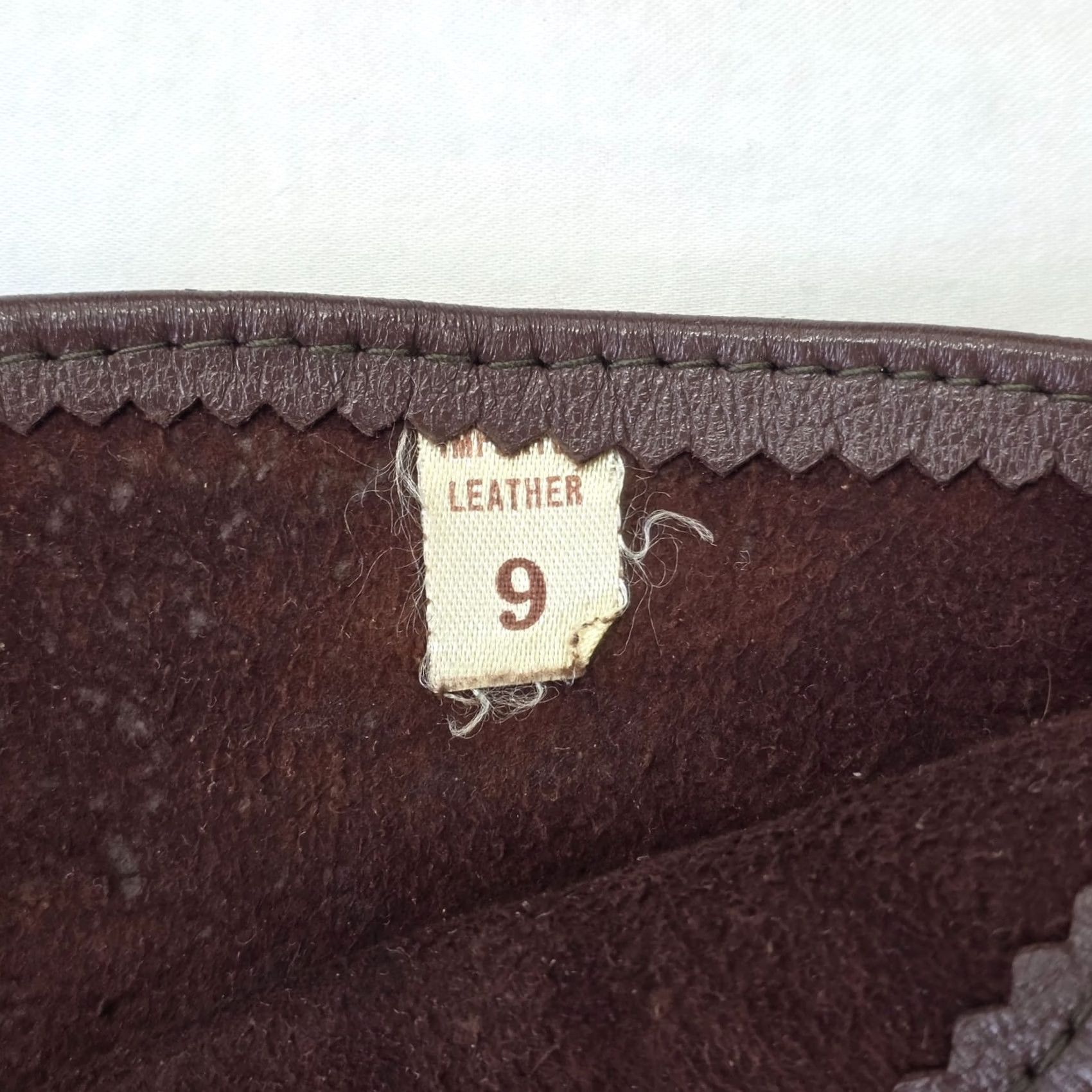 Vintage VINTAGE? No. (Ignore) Brown hand stitched leather gloves Mens sz 9 Office Preppy Stylish Light Weight Size ONE SIZE - 3 Thumbnail