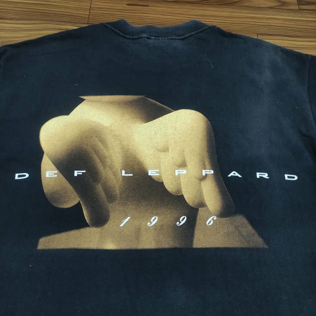 Band Tees Vintage 90s Def Lepard Size US L / EU 52-54 / 3 - 5 Thumbnail