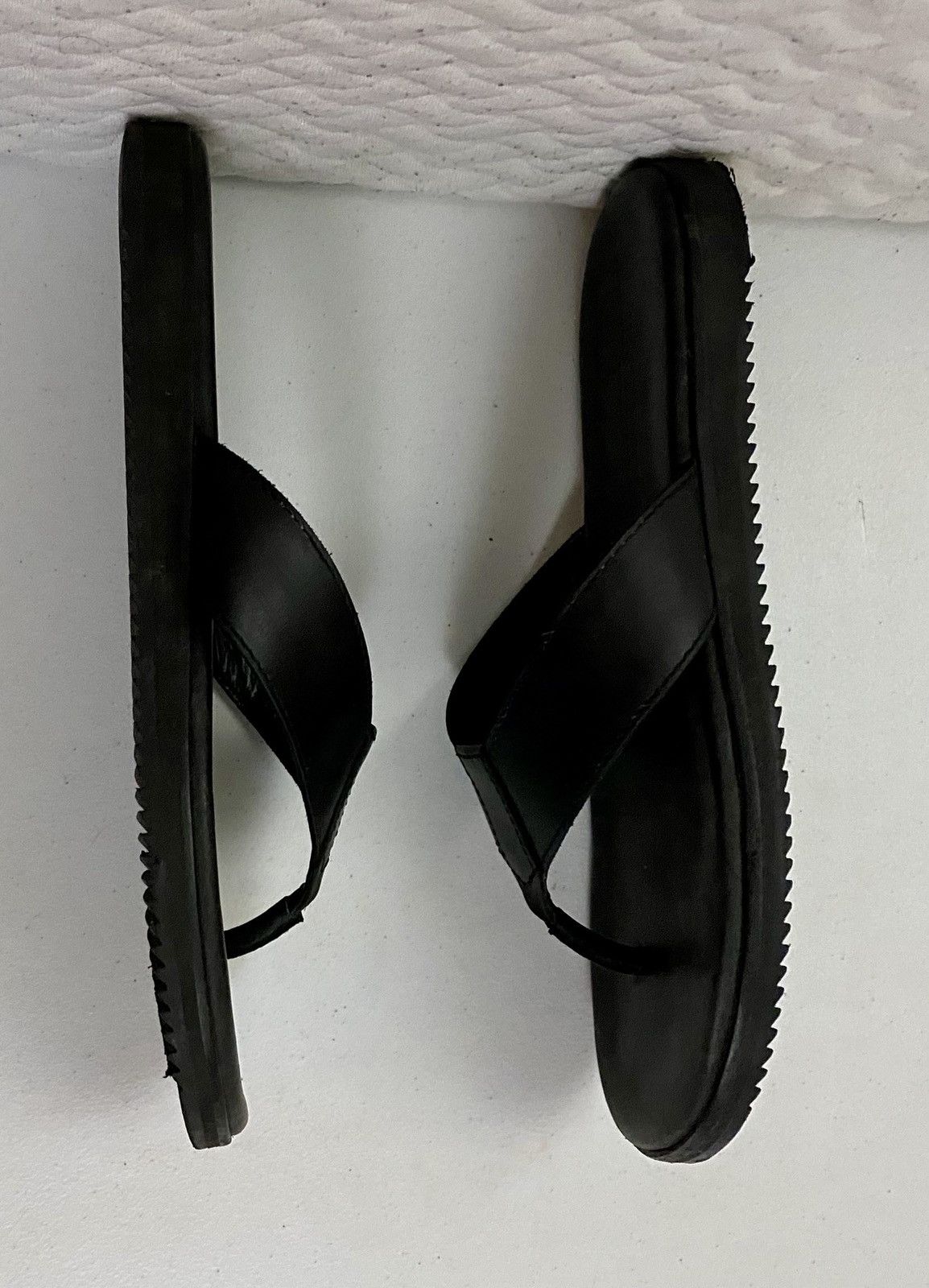 Allen Edmonds Allen Edmonds Black Leather Oscar Thong Sandals 11 D VGC Size US 11 / EU 44 - 5 Thumbnail