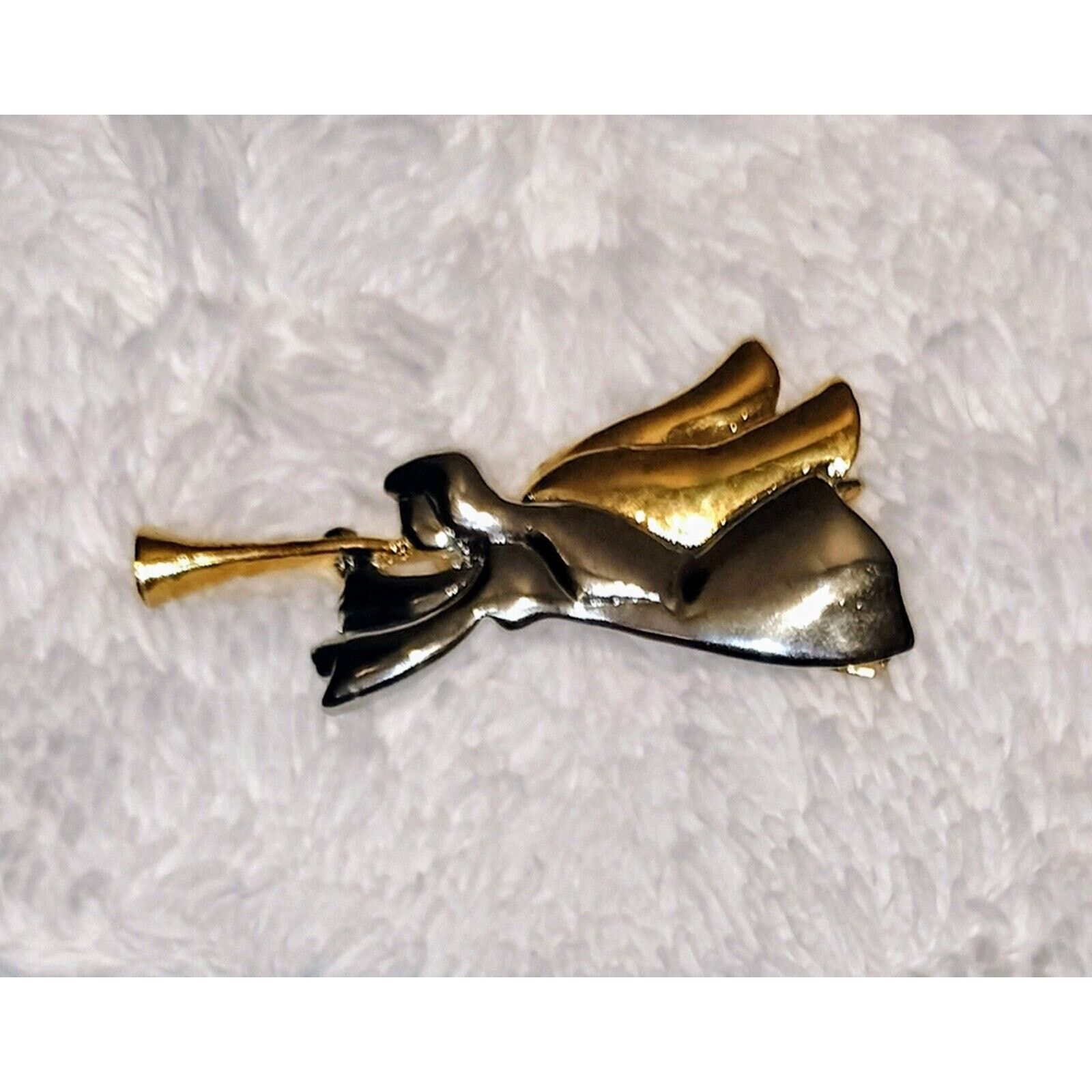 Liz Claiborne Liz Claiborne Angel Brooch Blowing Horn Silvertone Metal Pin Size ONE SIZE - 10 Thumbnail