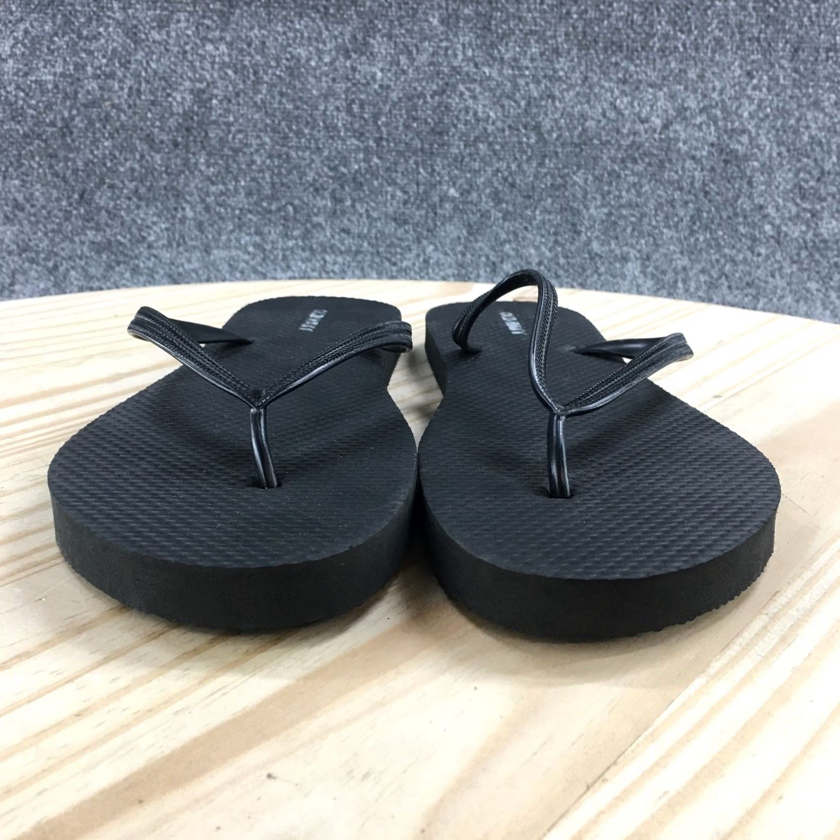 Old Navy Old Navy Sandals Womens 10 Flip Flop Black Toe-Post Comfort Casual Low Top NEW Size L / US 10 / IT 46 - 7 Thumbnail
