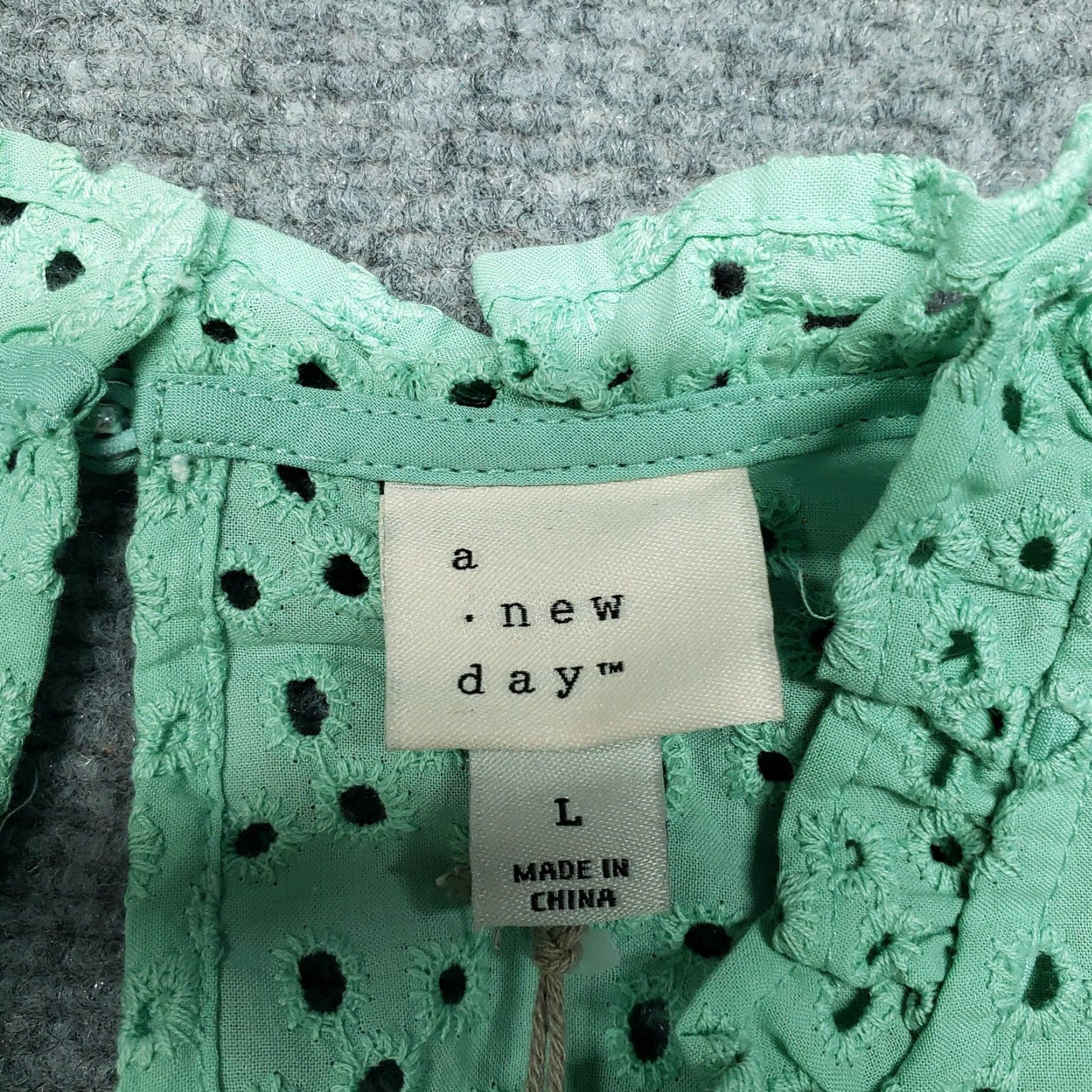 Vintage A New Day Green Polka Dot Flutter Sleeve Blouse Women’s Large Keyhole Neck Casual Top Size L / US 10 / IT 46 - 4 Thumbnail