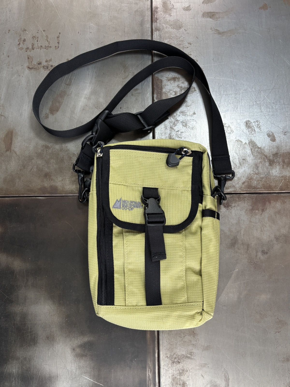 Mountain Equipment Company Vintage MEC Crossbody Bag 2000s Sling Fanny Co-op Mini Pack Size ONE SIZE - 2 Thumbnail