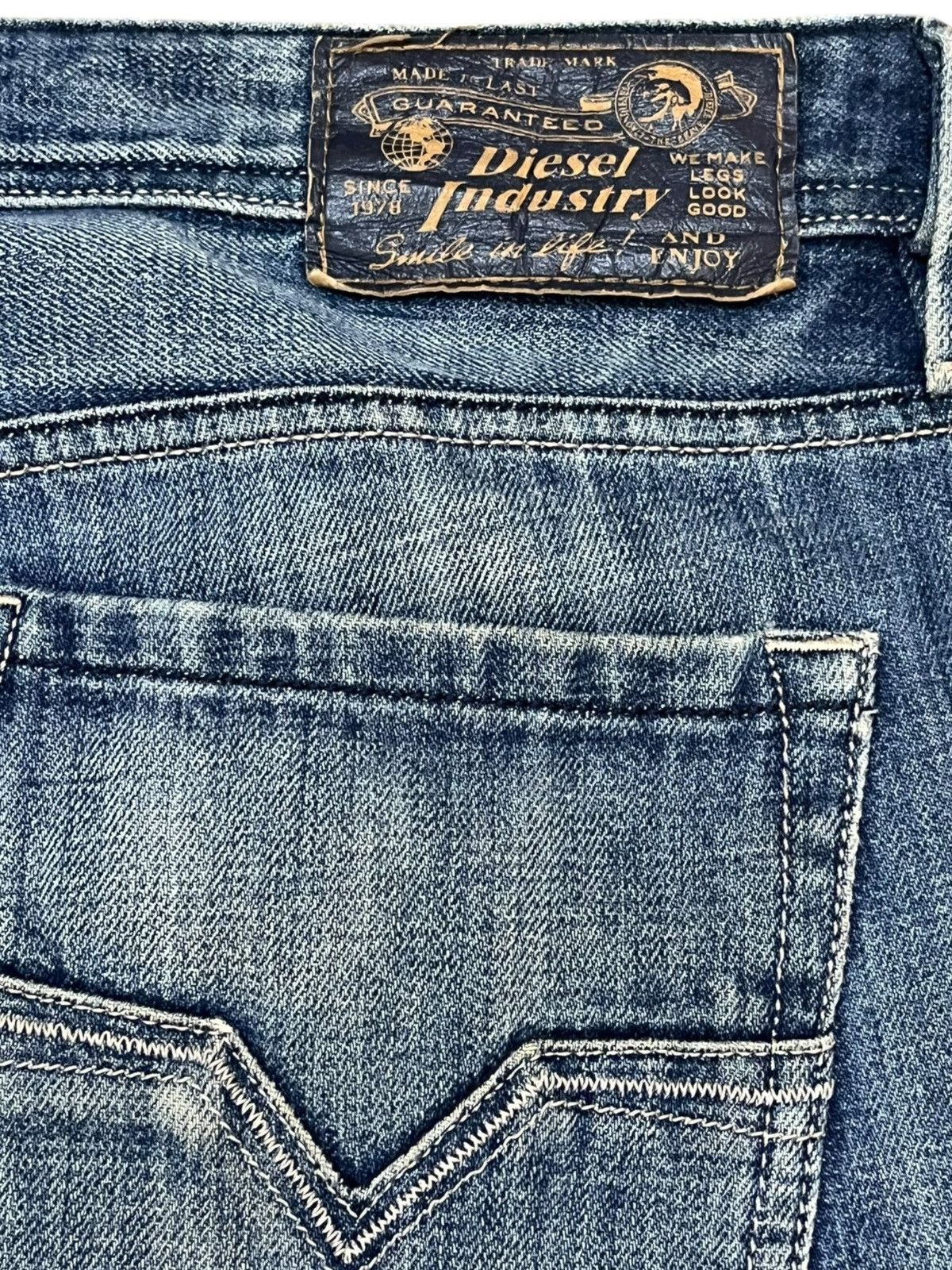 Diesel × Diesel Black Gold Vintage Diesel Larkee Mudwash Faded Denim Size US 35 - 12 Thumbnail