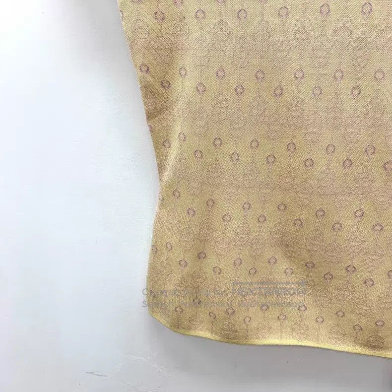 Hermes Hermes Yellow Lock扣Raised Pattern Mulberry Silk Crew Neck Size XS / US 0-2 / IT 36-38 - 4 Thumbnail