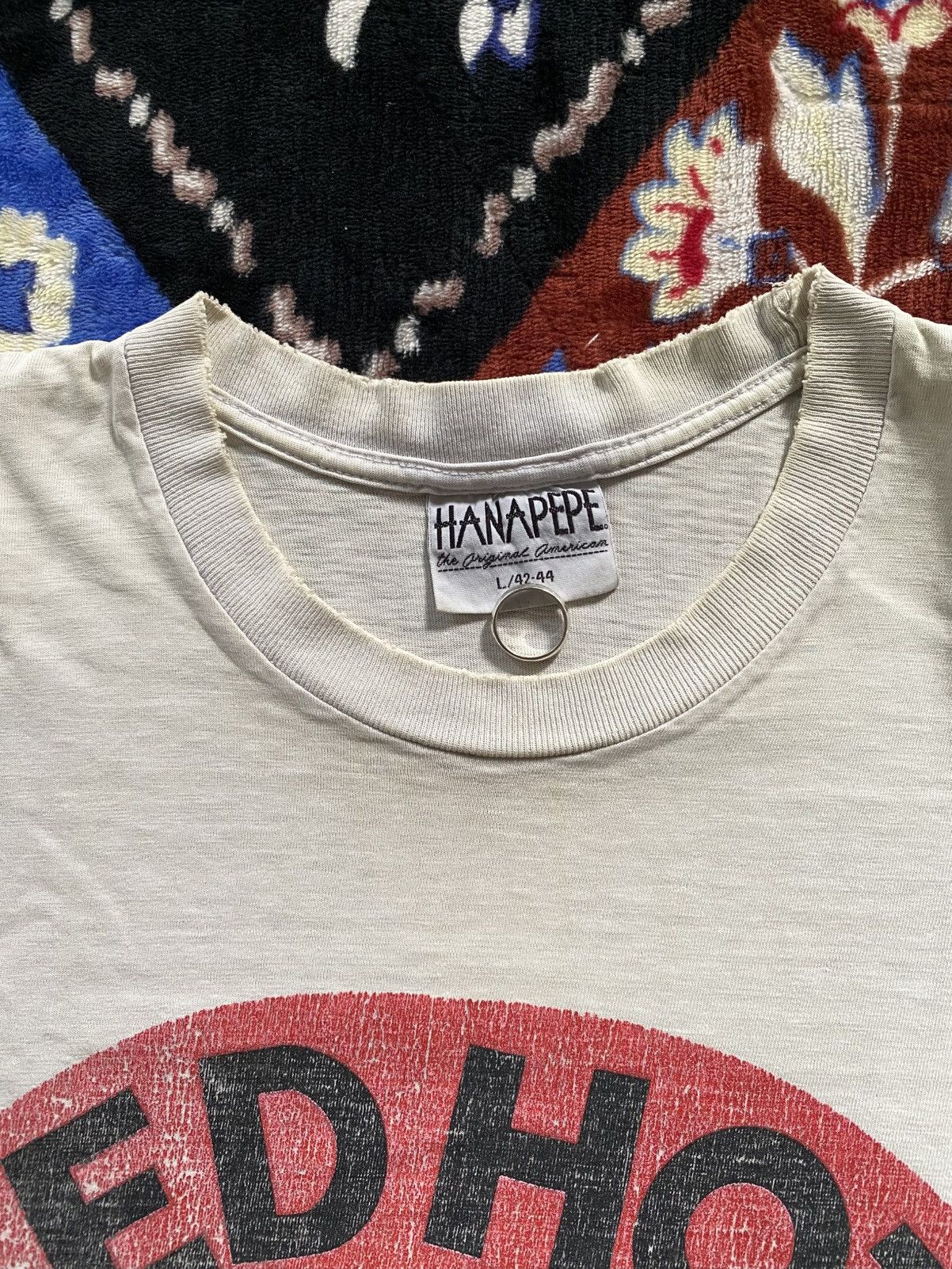 Band Tees Vintage 90s Red Hot Chili Peppers Tshirt Distressed Size US L / EU 52-54 / 3 - 10 Thumbnail