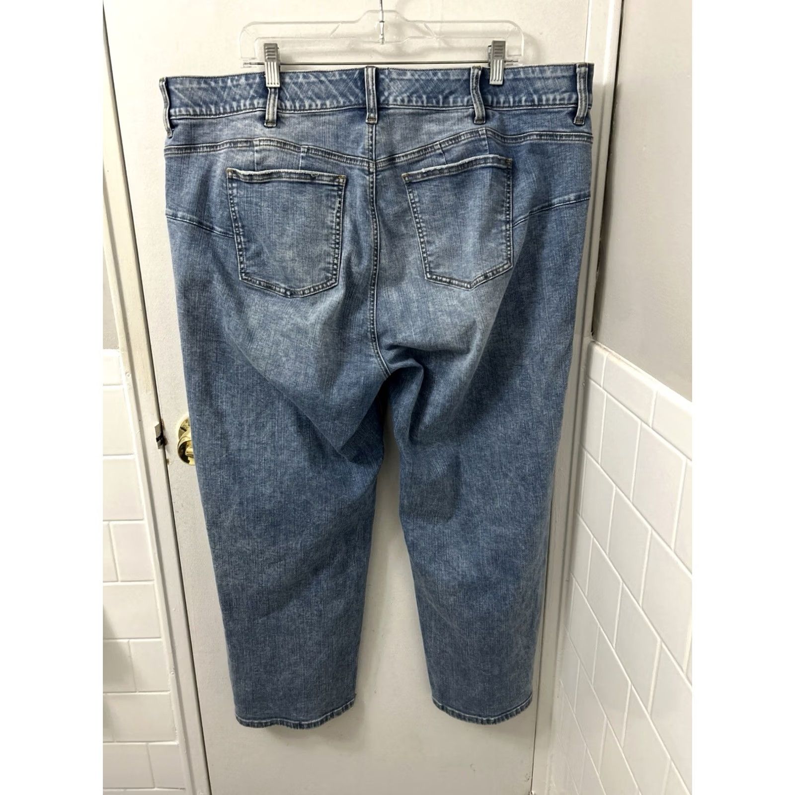 Torrid Torrid Bombshell Straight Jeans Womens 42x27 Medium Wash Premium Stretch Denim Size 28" / US 6 / IT 42 - 6 Thumbnail