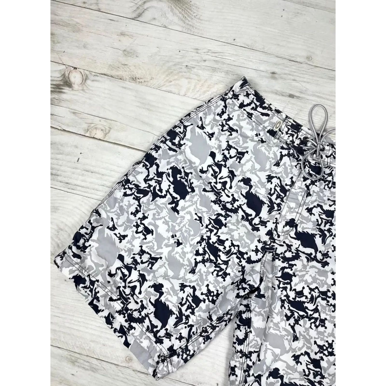Oakley VINTAGE Oakley Men's Swim Shorts Bottom 32 White Drawstring 00s Skulls 9.06 in 11.81 in 23 cm 30 cm 33 cm Size US 32 / EU 48 - 6 Thumbnail