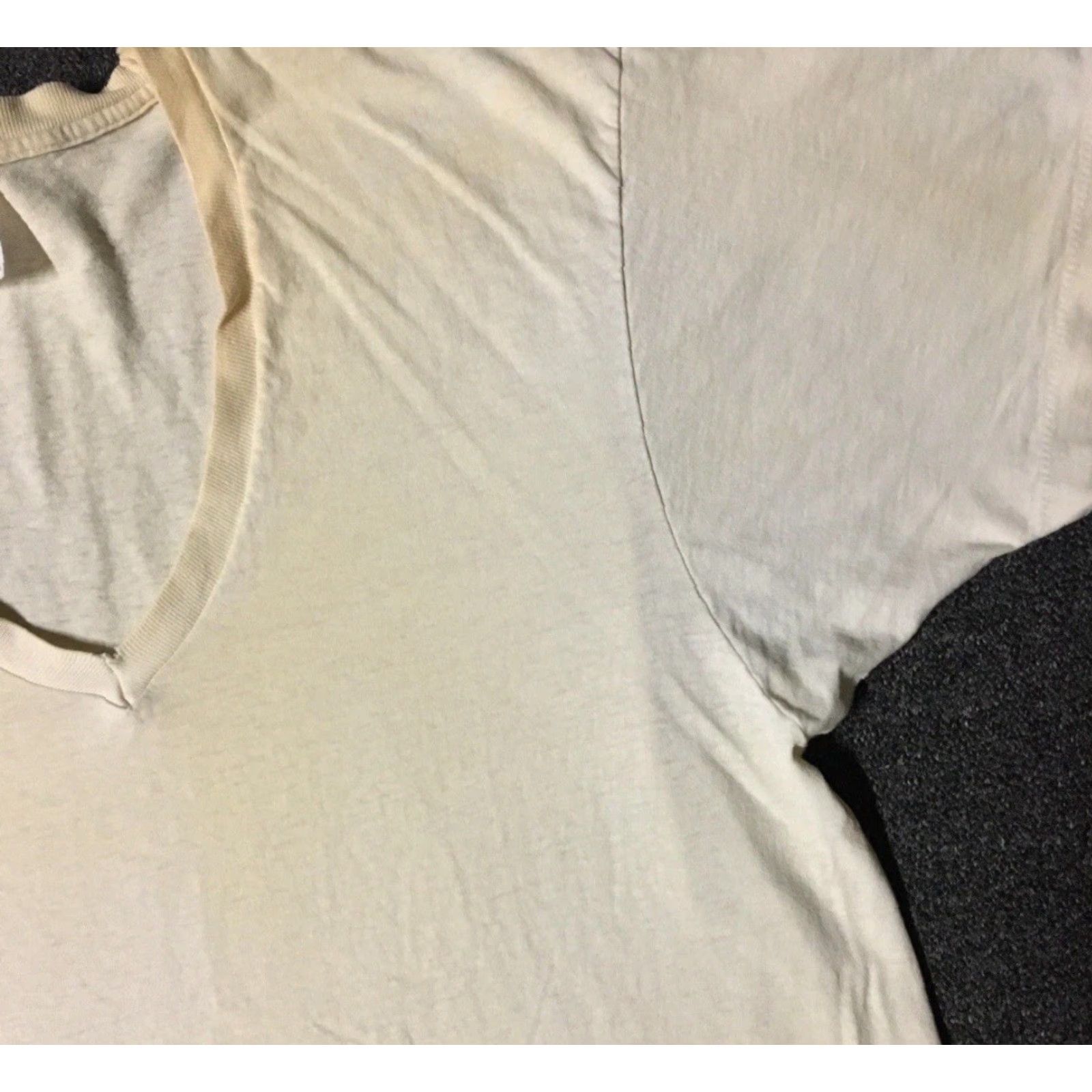 Hanes VINTAGE Hanes 90s Faded Distressed V Neck T-Shirt L White Mens Short Sleeve Grunge Punk Skate Biker Rock 80s 90s USA Retro Size US L / EU 52-54 / 3 - 7 Thumbnail