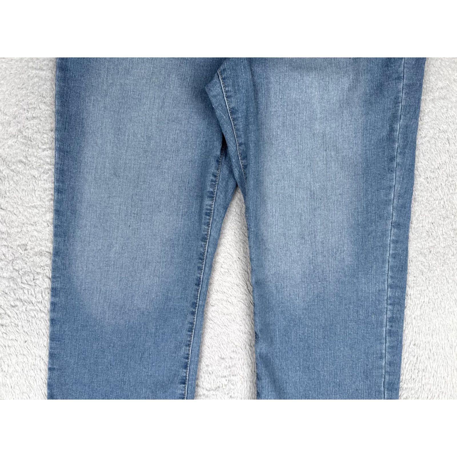 Nine West Nine West Chrystie Capri Jeans Womens 12 Blue Med Wash Mid Rise Denim 32x22 Size 34" / US 12 / IT 48 - 3 Thumbnail