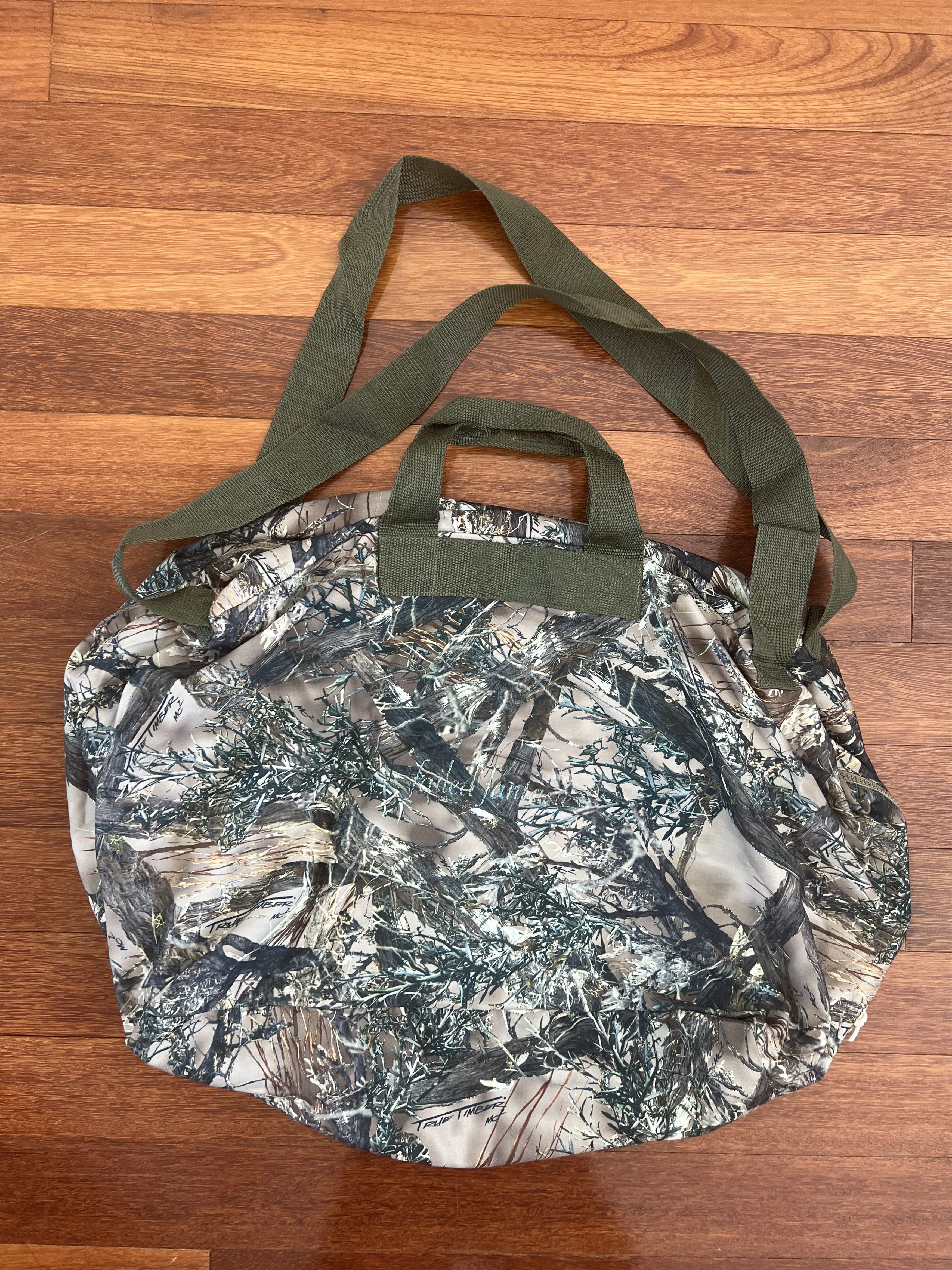 Advisory Board Crystals 💚 2019 Advisory Board Crystals Tree Camo Duffel Bag NEW Size ONE SIZE - 7 Thumbnail