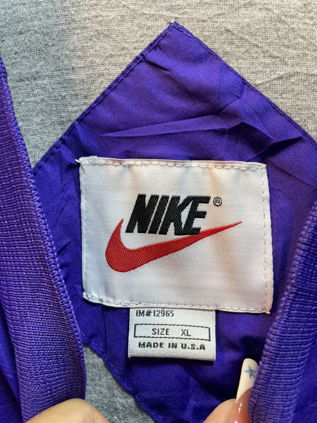 Nike Vintage Nike Team Center Swoosh V-Neck Windbreaker Size US XL / EU 56 / 4 - 4 Thumbnail