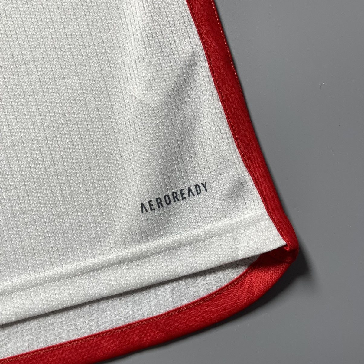 Vintage NWT BAYERN ADIDAS 2023/2024 FOOTBALL HOME JERSEY Size US M / EU 48-50 / 2 - 6 Thumbnail