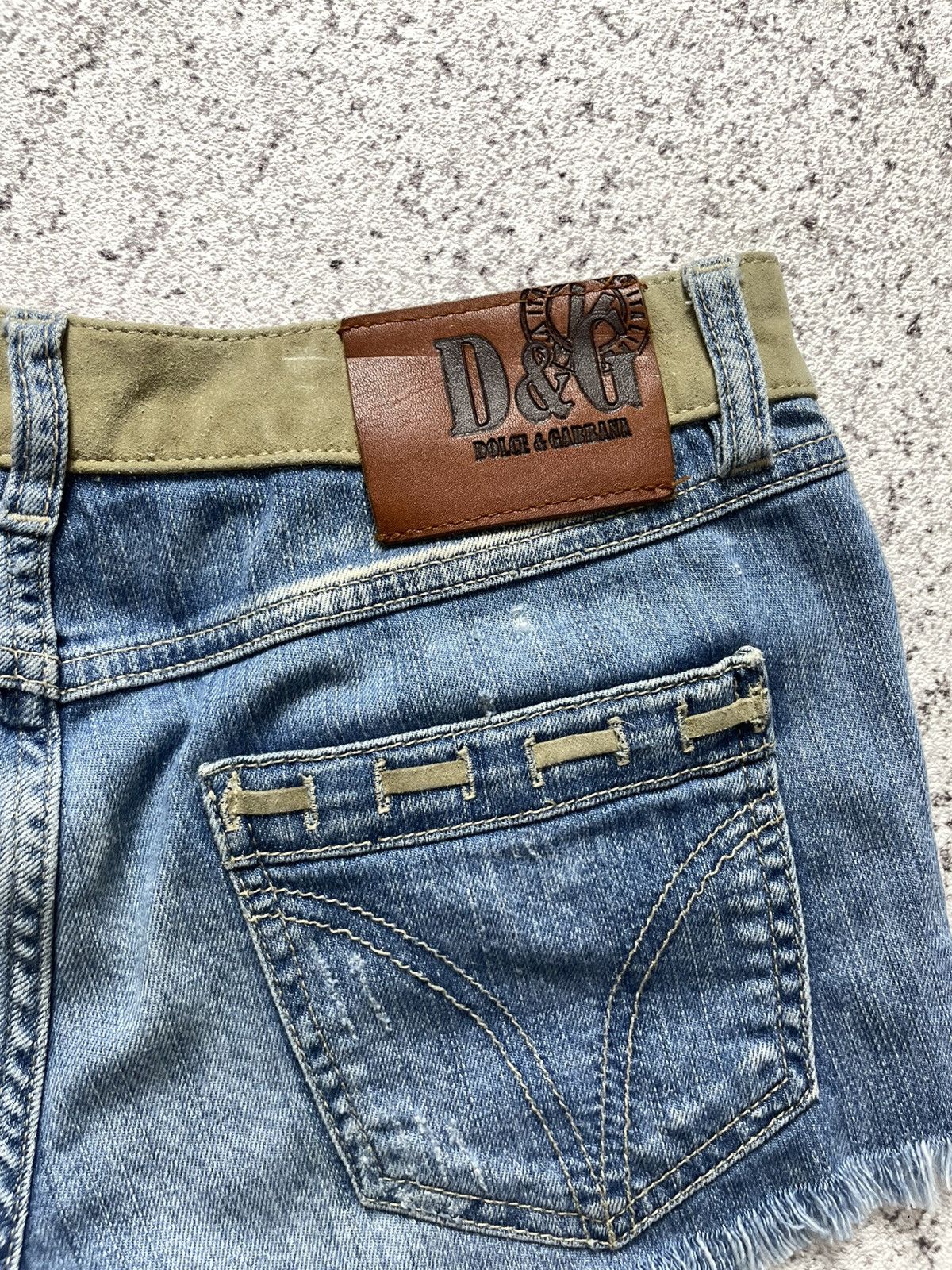 Dolce & Gabbana 2000s Dolce & Gabbana - Faded Distressed Mini Skirt Size 26" / US 2 / IT 38 - 4 Thumbnail