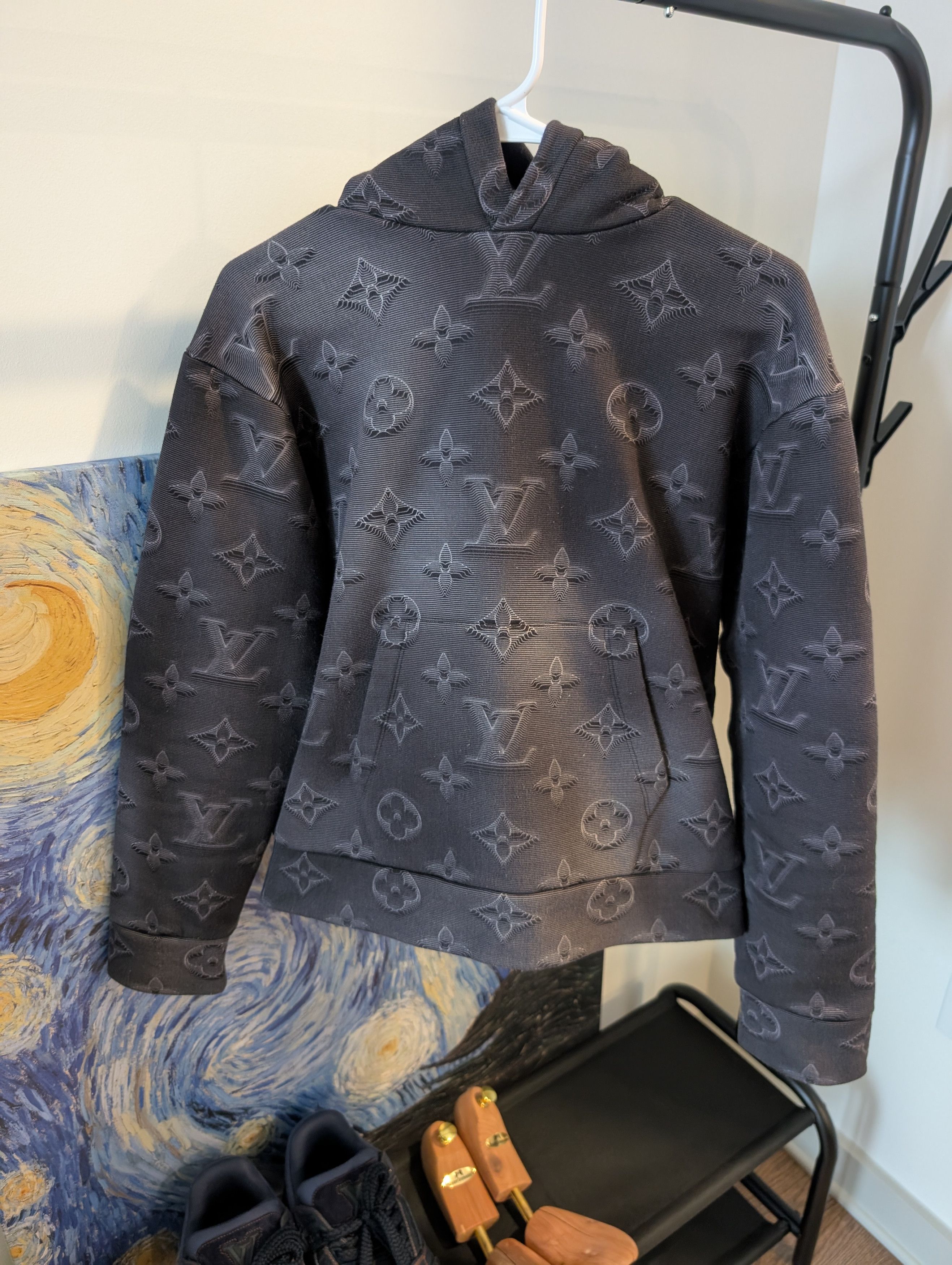 ルイヴィトン　2054テクニカルプリンテッドレギンス3Dモノグラム ルイ・ヴィトン 2054」第2弾、圧縮＋変形可能なシャツや