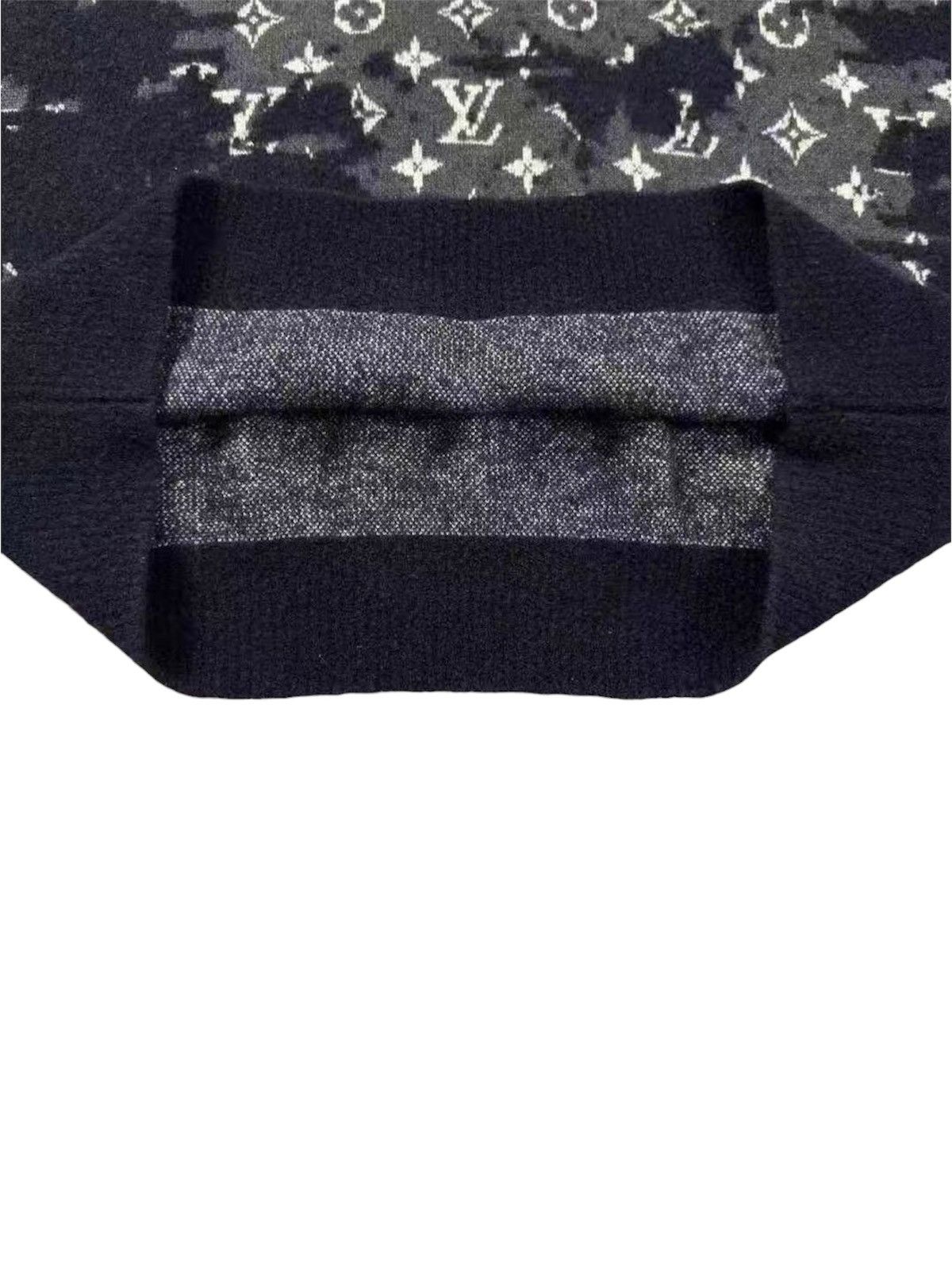 Louis Vuitton Louis Vuitton Distressed XL Crewneck Monogram knit Sweater Size US XL / EU 56 / 4 - 4 Thumbnail