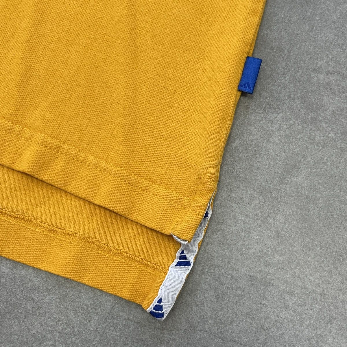 Adidas × Vintage Vintage Adidas T-Shirt Size M Size US M / EU 48-50 / 2 - 9 Thumbnail