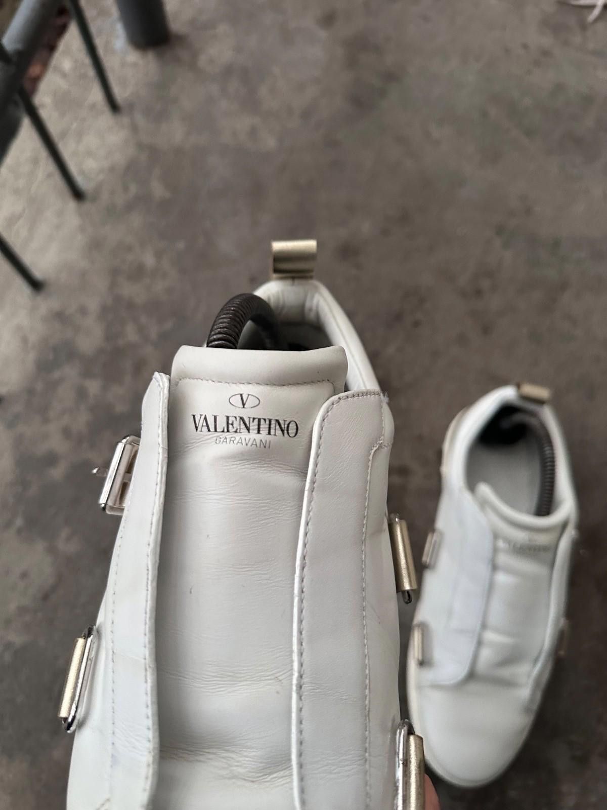 Valentino Valentino Garavani White Leather Gold Buckle Trainers 38.5 Size US 5.5 / IT 35.5 - 4 Thumbnail