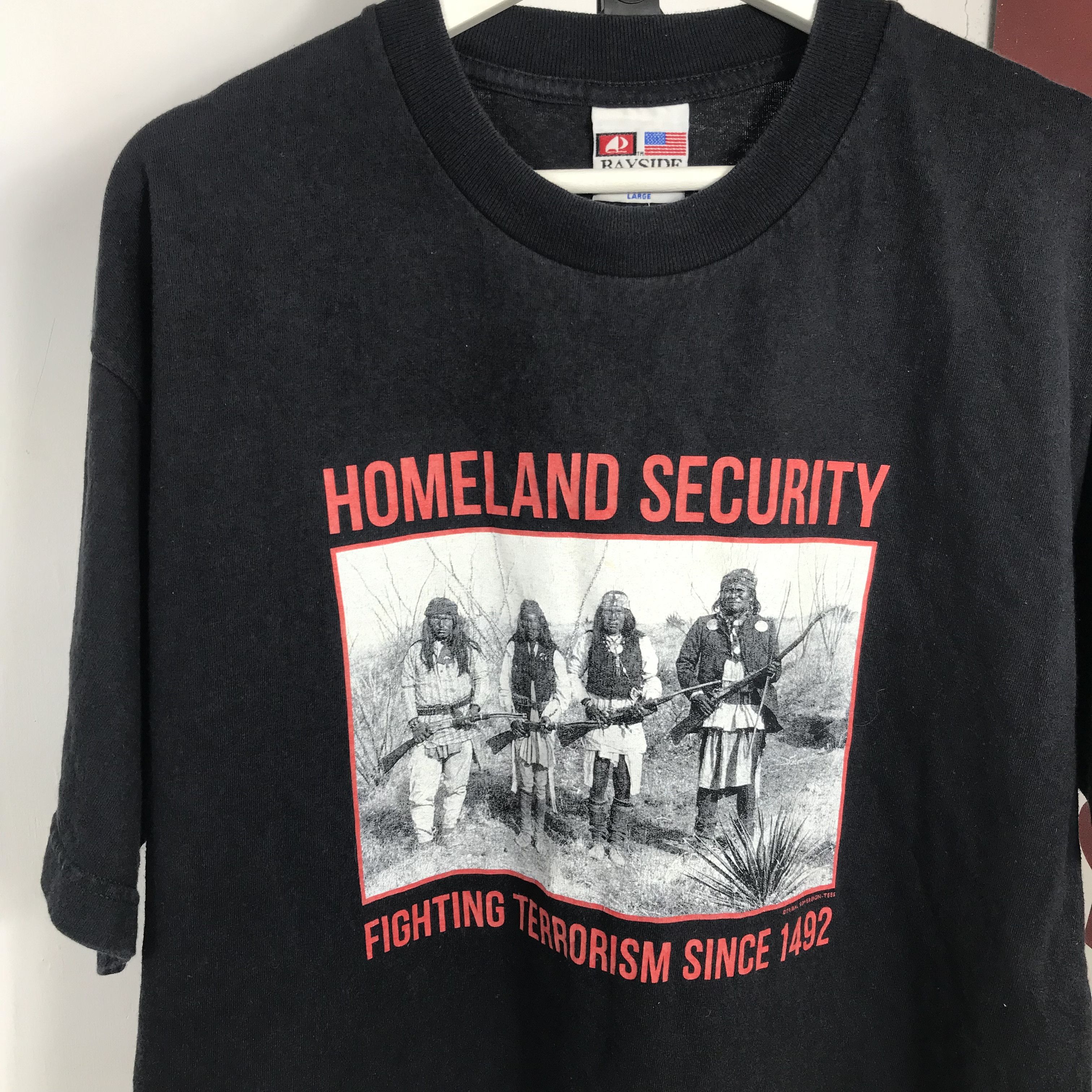 Vintage THRASHED “Homeland Security” T-Shirt Size US L / EU 52-54 / 3 - 4 Thumbnail