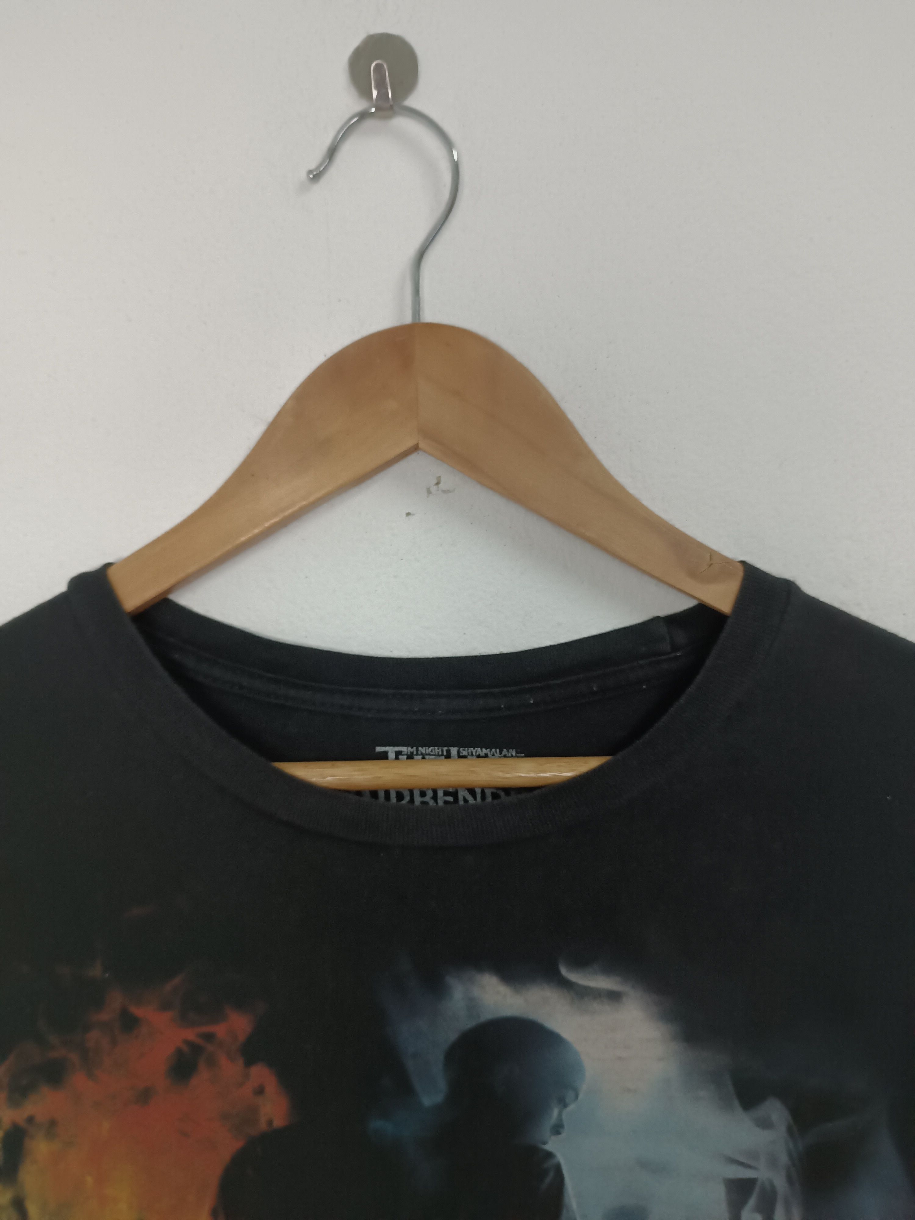 Anime VINTAGE THE LAST AIRBENDER AVATAR SHYAMALAN TEE VERY RARE Size US M / EU 48-50 / 2 - 8 Thumbnail