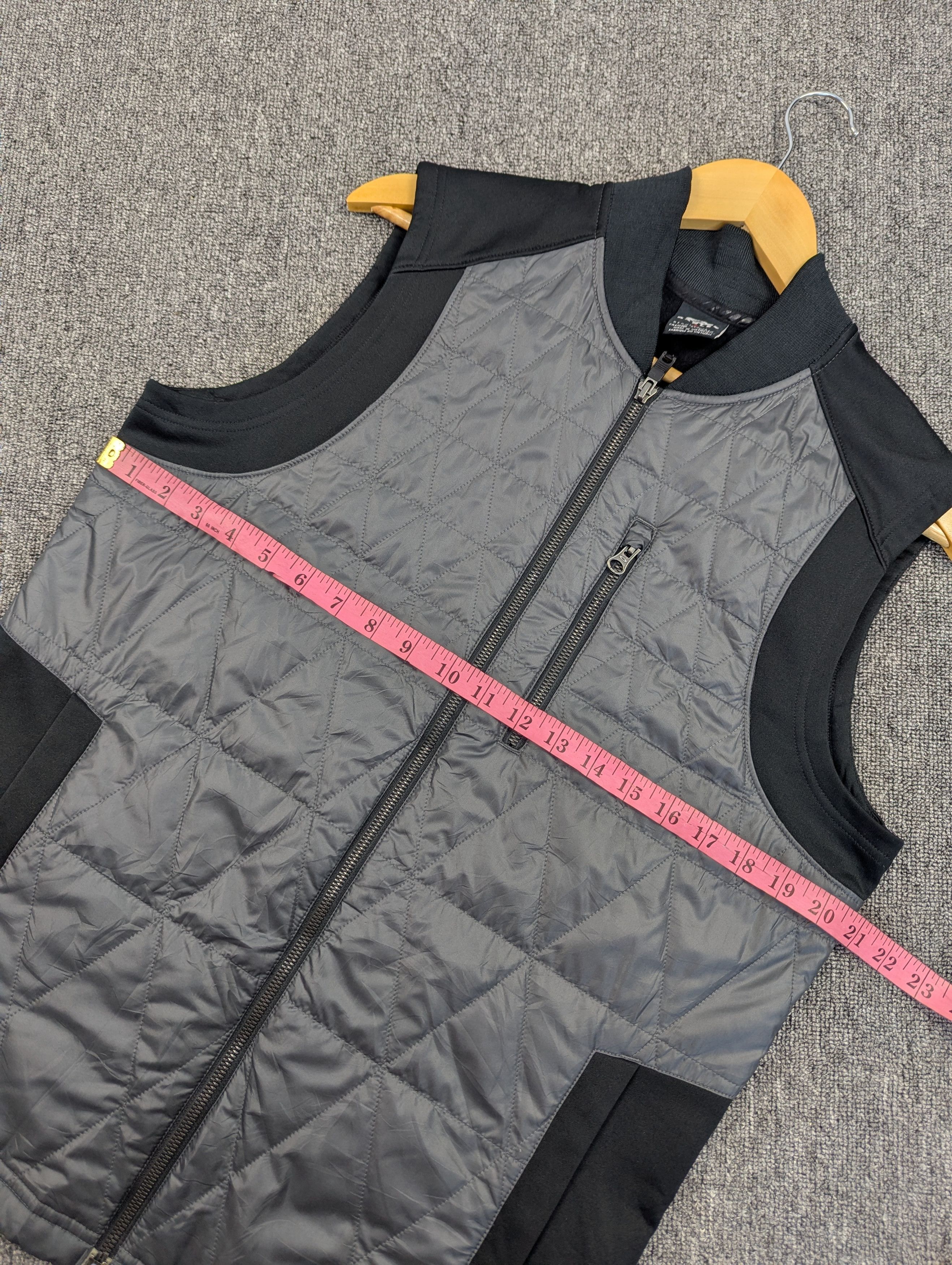 Oakley Men's Oakley Full Zip Quilted Puffer Vest Jacket Size S Size US S / EU 44-46 / 1 - 13 Thumbnail