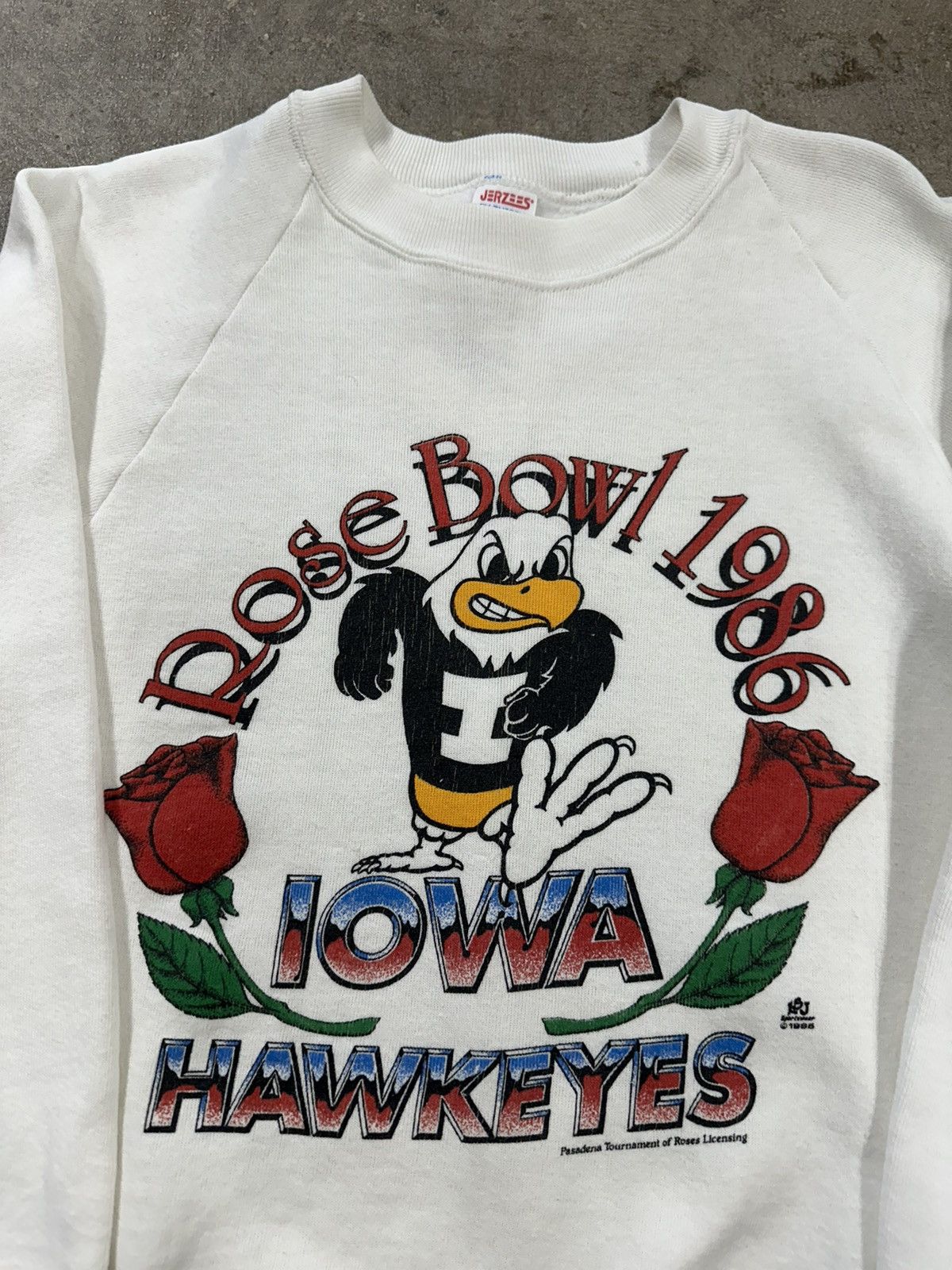 Vintage Vintage 80s Iowa Hawkeyes Rose Bowl Collegiate Sweatshirt Size US M / EU 48-50 / 2 - 4 Thumbnail