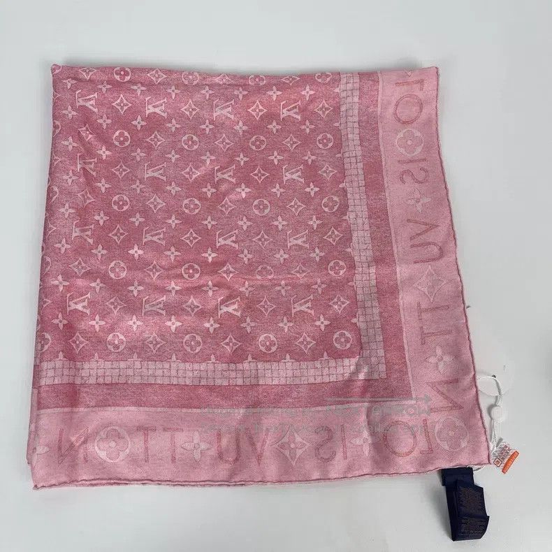 Louis Vuitton Louis Vuitton Mulberry Silk Scarf Size ONE SIZE - 4 Thumbnail