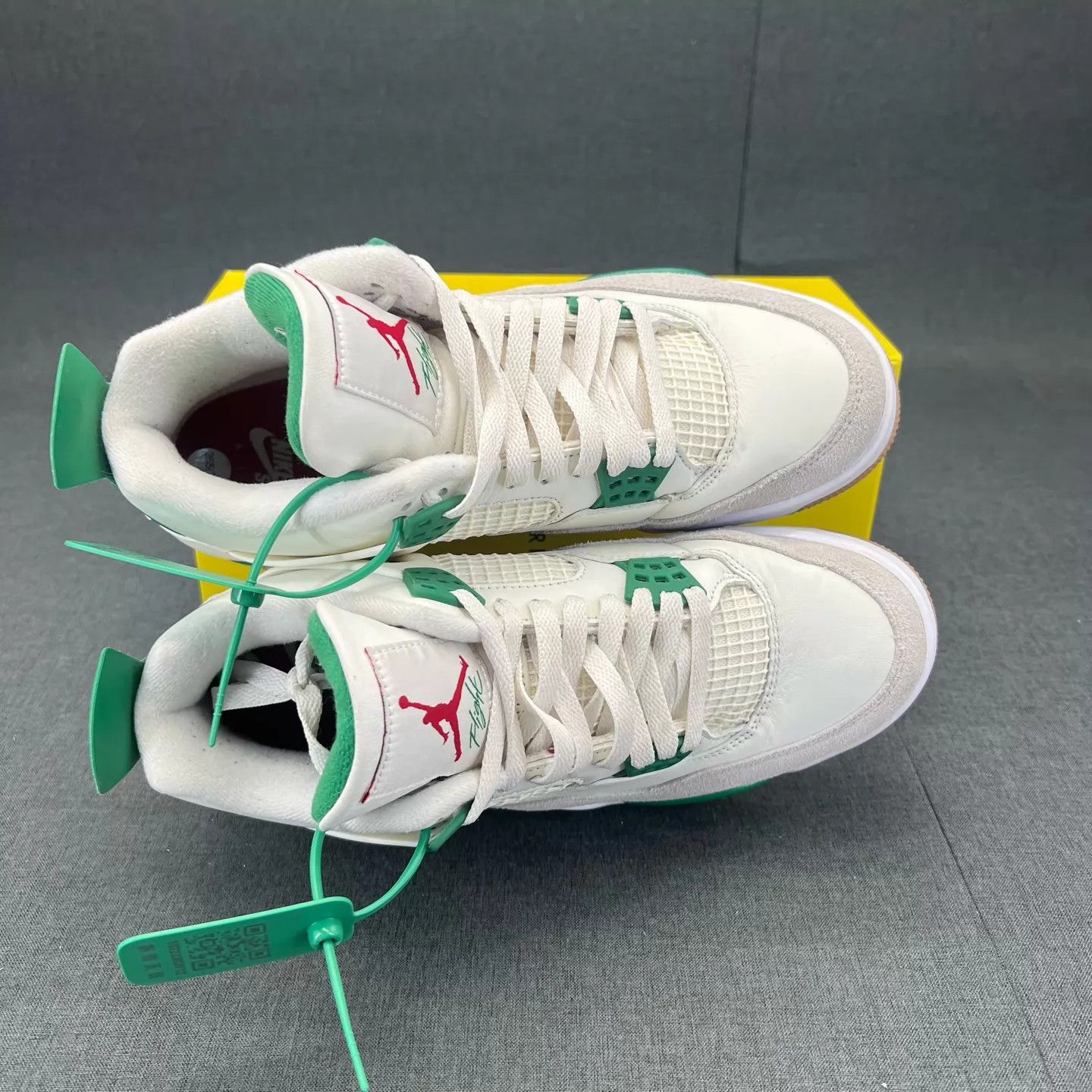 Nike AJ4 SB White Green 42 99 New boxed Size US 9 / EU 42 - 7 Thumbnail