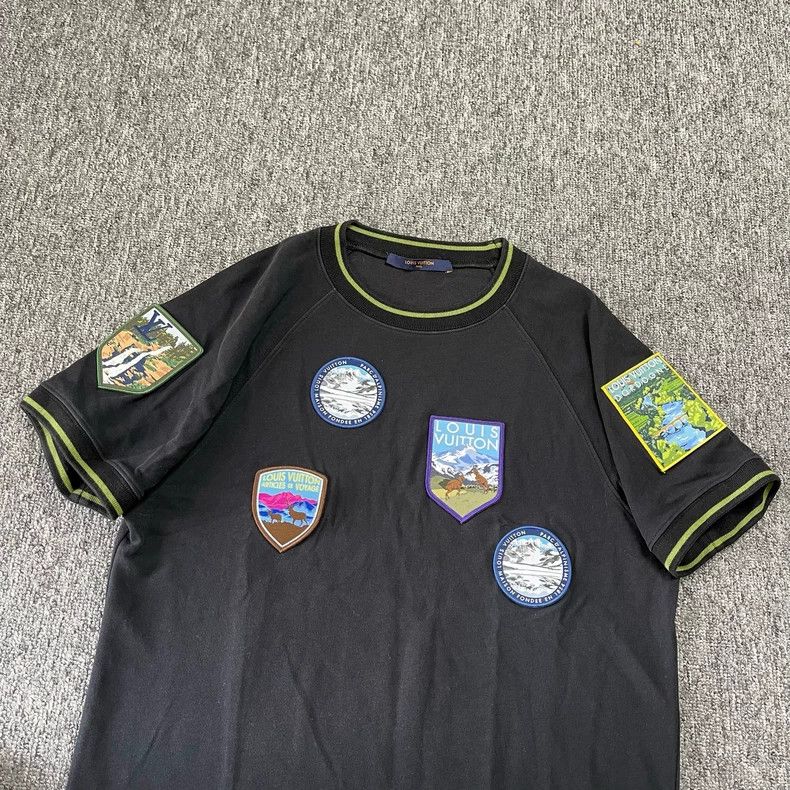 Louis Vuitton Louis Vuitton Full logo short sleeves Size US S / EU 44-46 / 1 - 2 Thumbnail