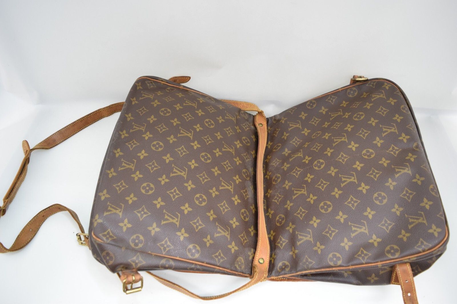 Louis Vuitton Louis Vuitton Saumur 35 Crossbody Monogram Canvas M42254 Size ONE SIZE - 10 Thumbnail