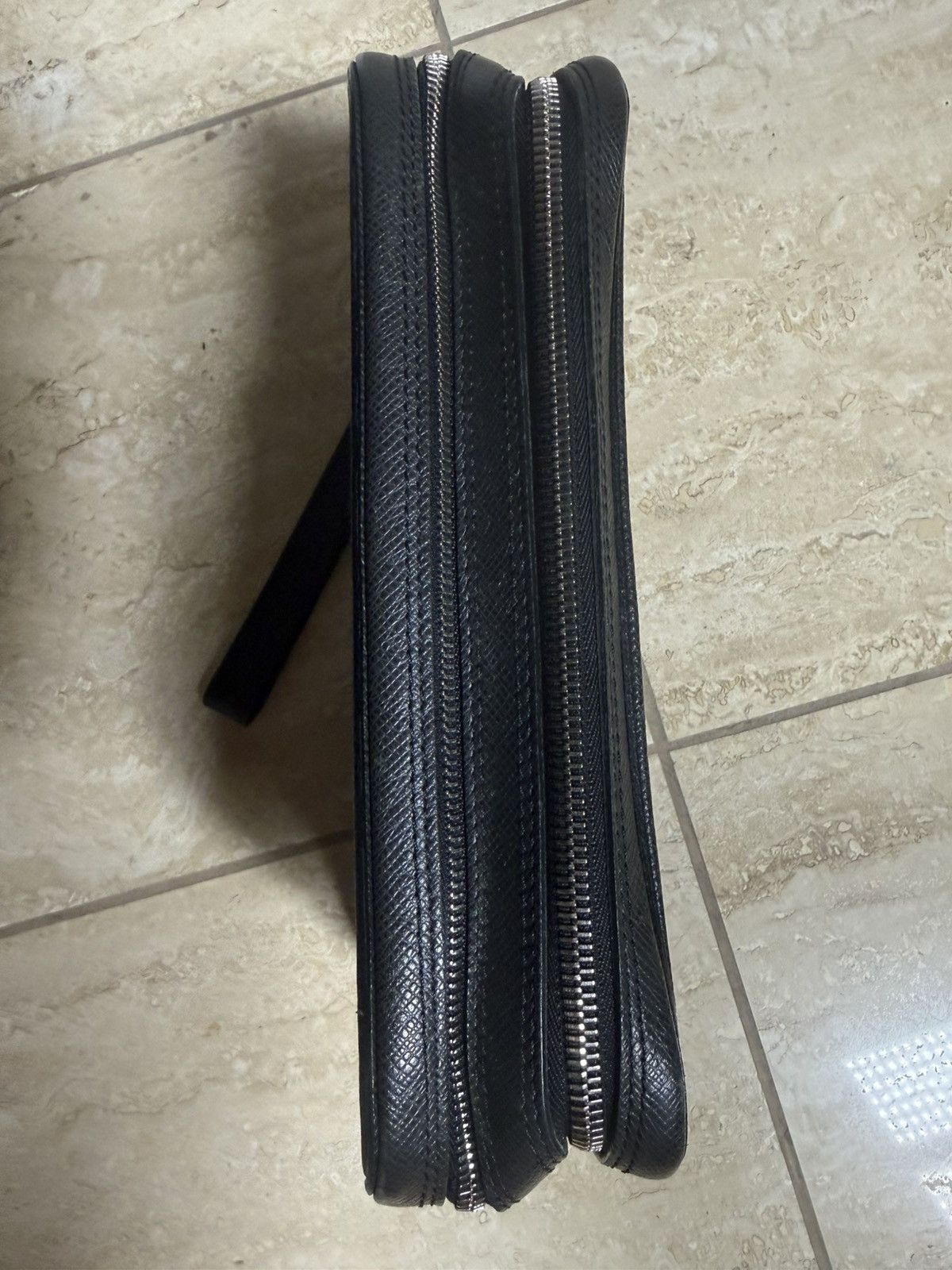 Louis Vuitton Louis Vuitton Taiga Leather Organizer Clutch Bag Black Size ONE SIZE - 3 Thumbnail