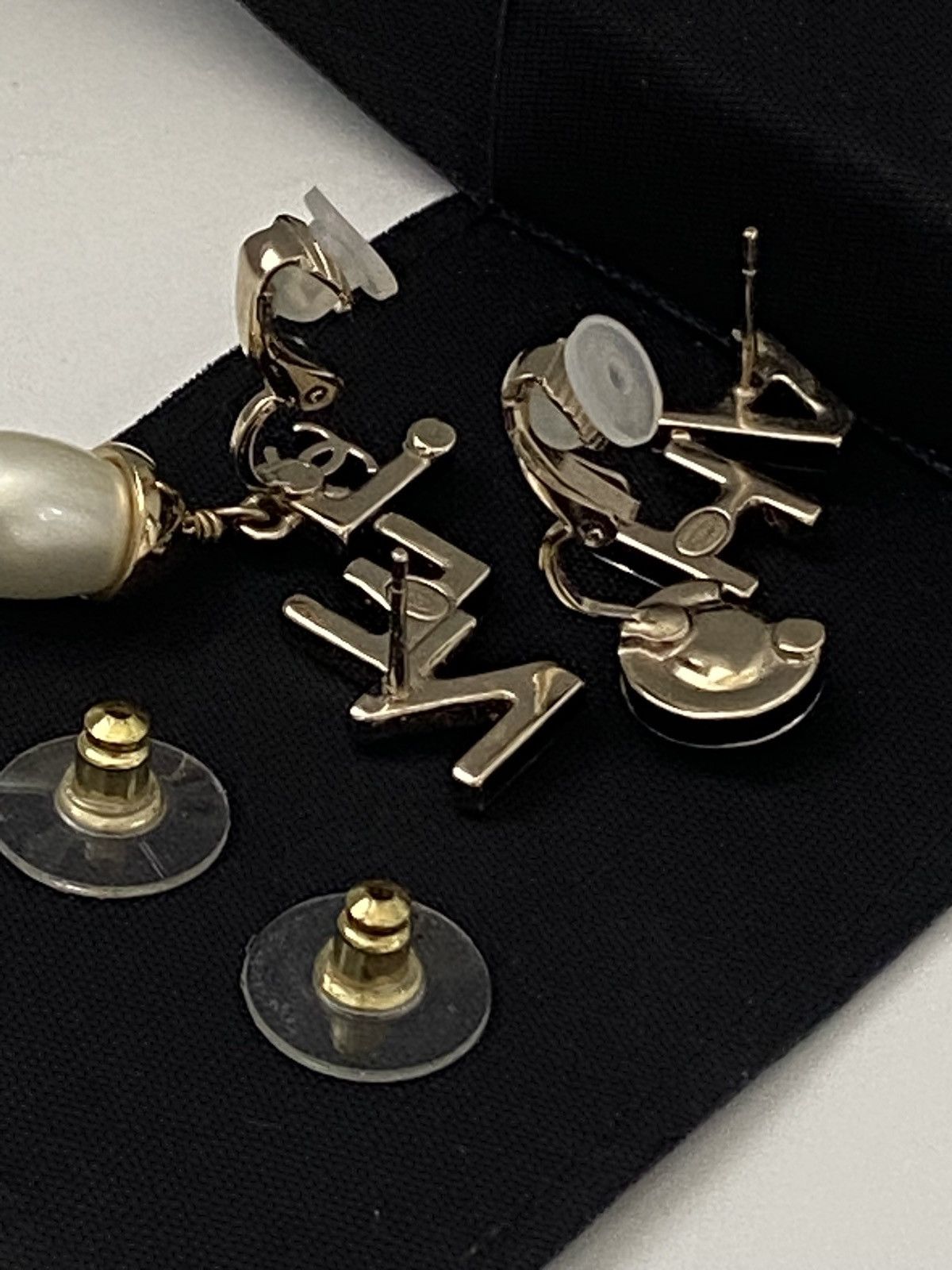 Chanel Authentic Chanel earrings Size ONE SIZE - 13 Thumbnail