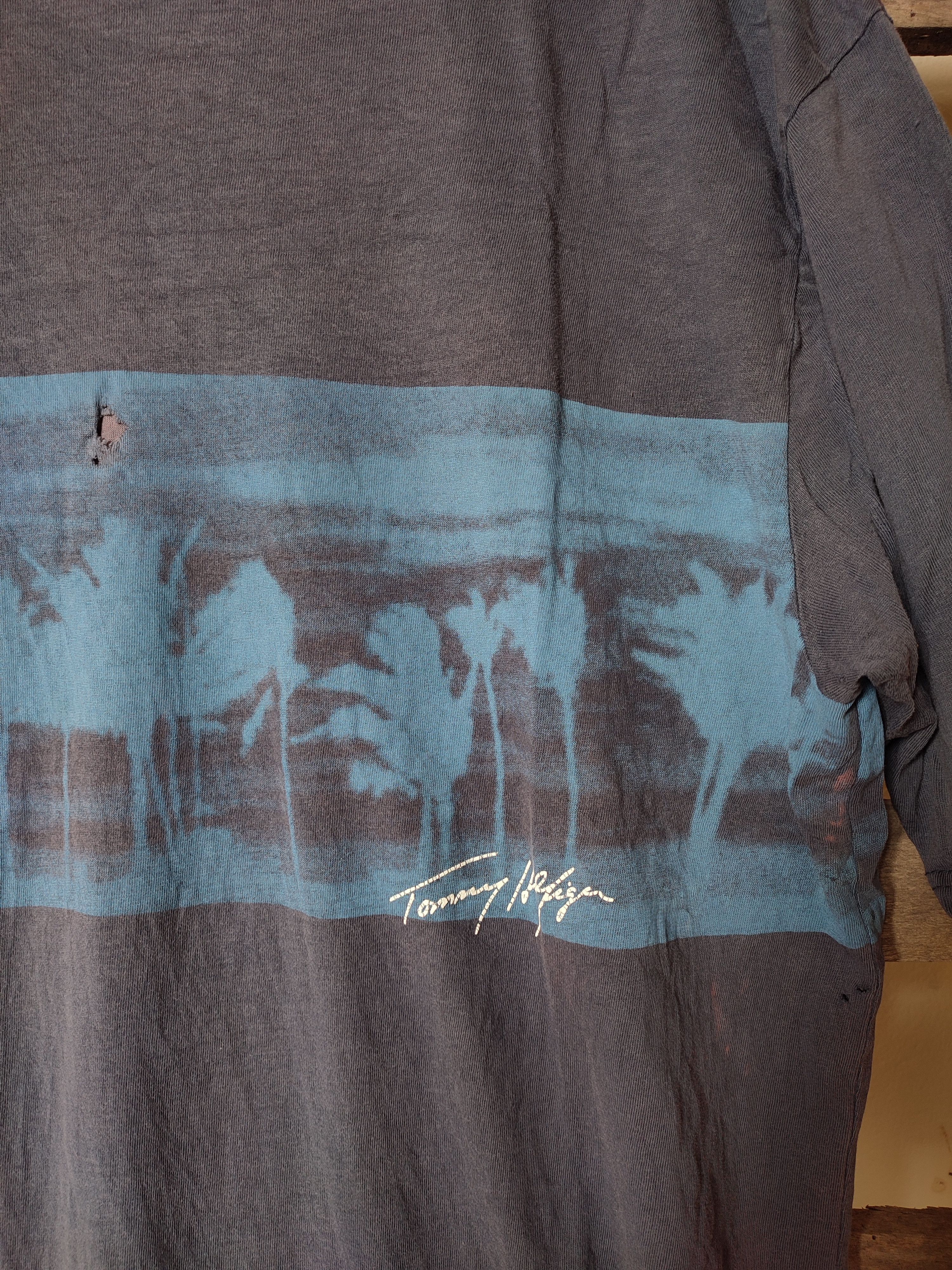 Tommy Hilfiger 💥THRESHED 💥 VINTAGE TOMMY HILFIGER TEE RARE Size US XL / EU 56 / 4 - 10 Thumbnail