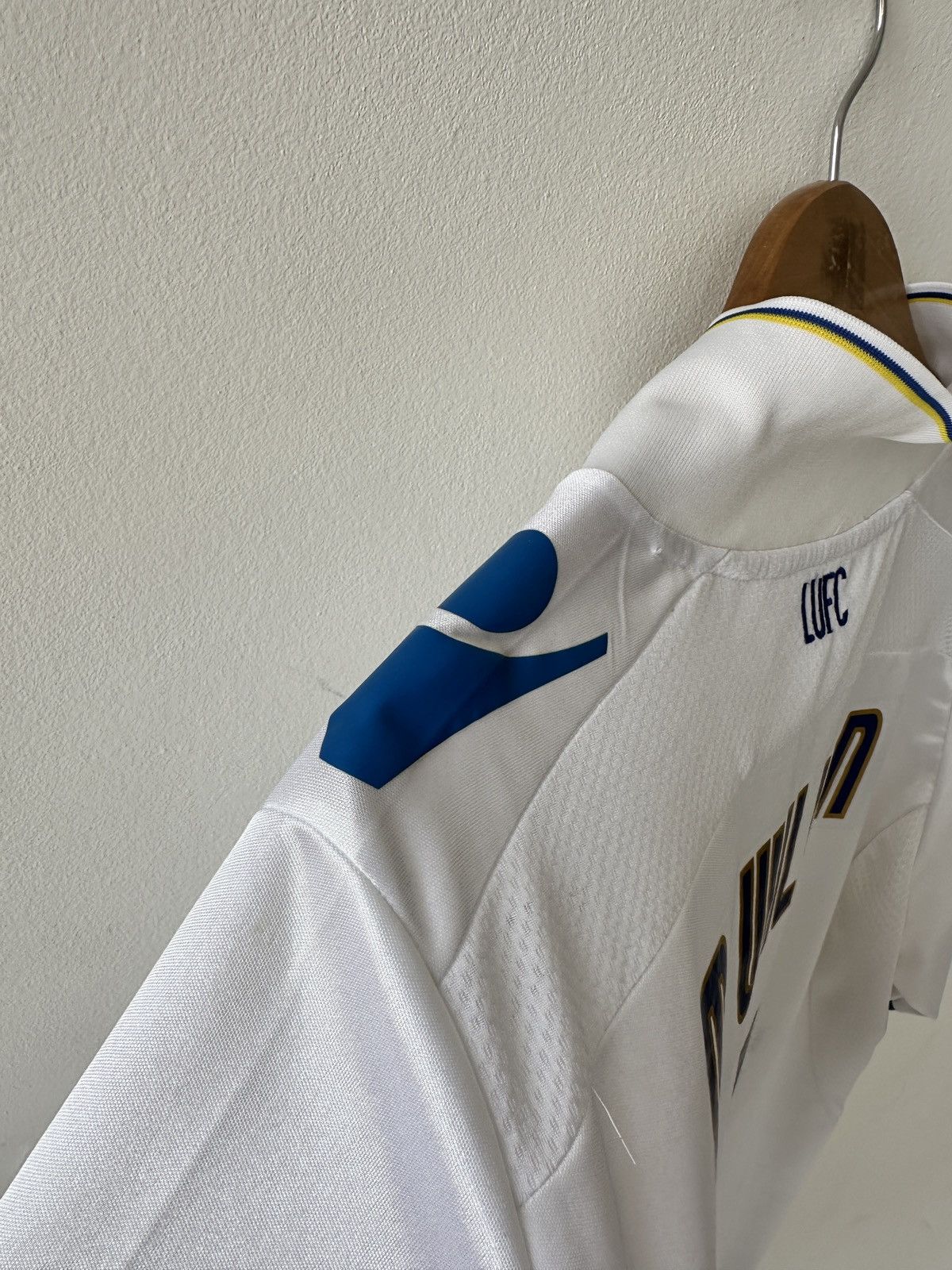 Macron Leeds United 2011/2012 Home Jersey Macron Size US L / EU 52-54 / 3 - 12 Thumbnail