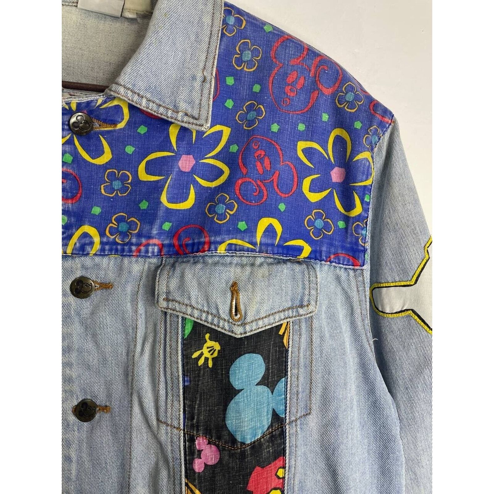 Disney × Mickey Mouse × Vintage Vintage Disney Mickey & Co. Denim Jacket Light Wash Size L Size US L / EU 52-54 / 3 - 4 Thumbnail