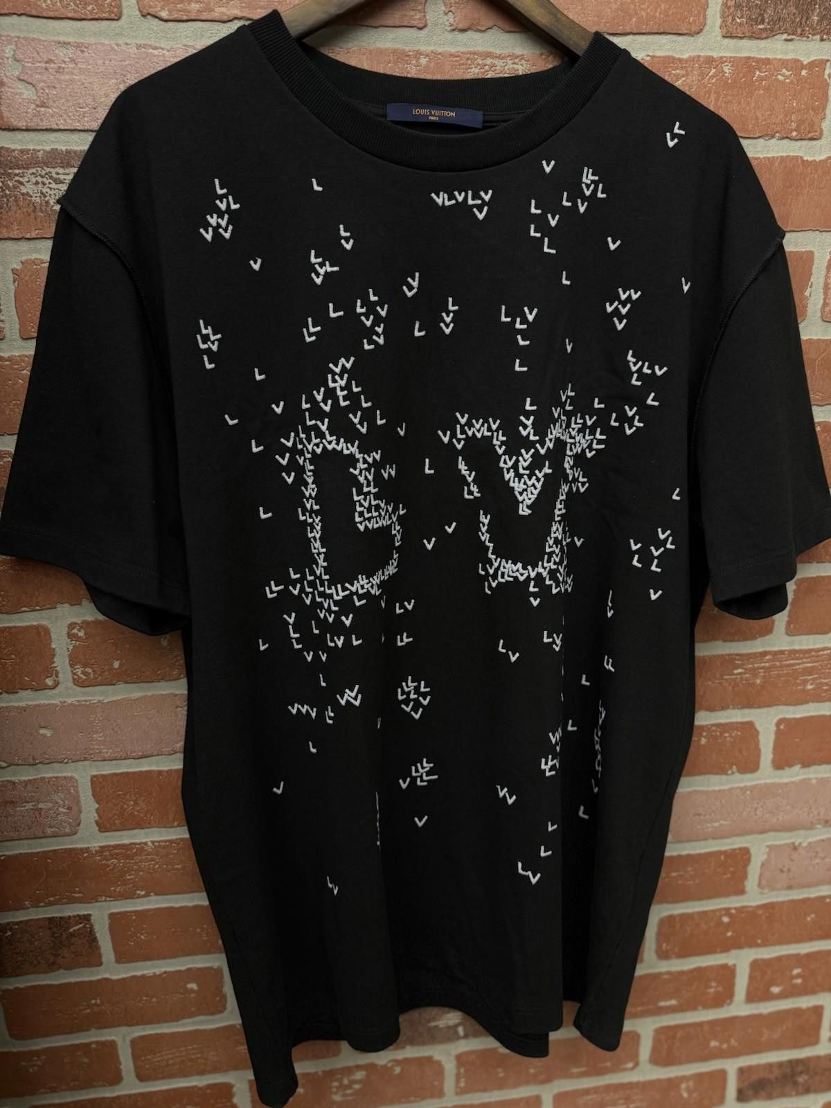 Louis Vuitton LOUIS VUITTON T-Shirt LV Tee Cotton Black Men’s Size XL Rare Size US L / EU 52-54 / 3 - 2 Thumbnail
