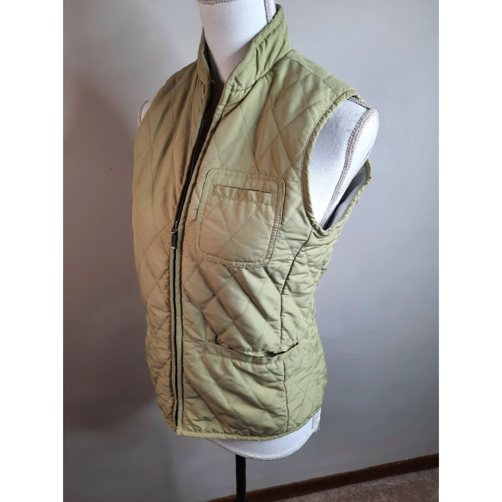 Eddie Bauer VINTAGE? No. Eddie Bauer Vest Women's XS Quilted Full-Zip Fleece Lined Mock Neck Green Jacket Size XS / US 0-2 / IT 36-38 - 4 Thumbnail