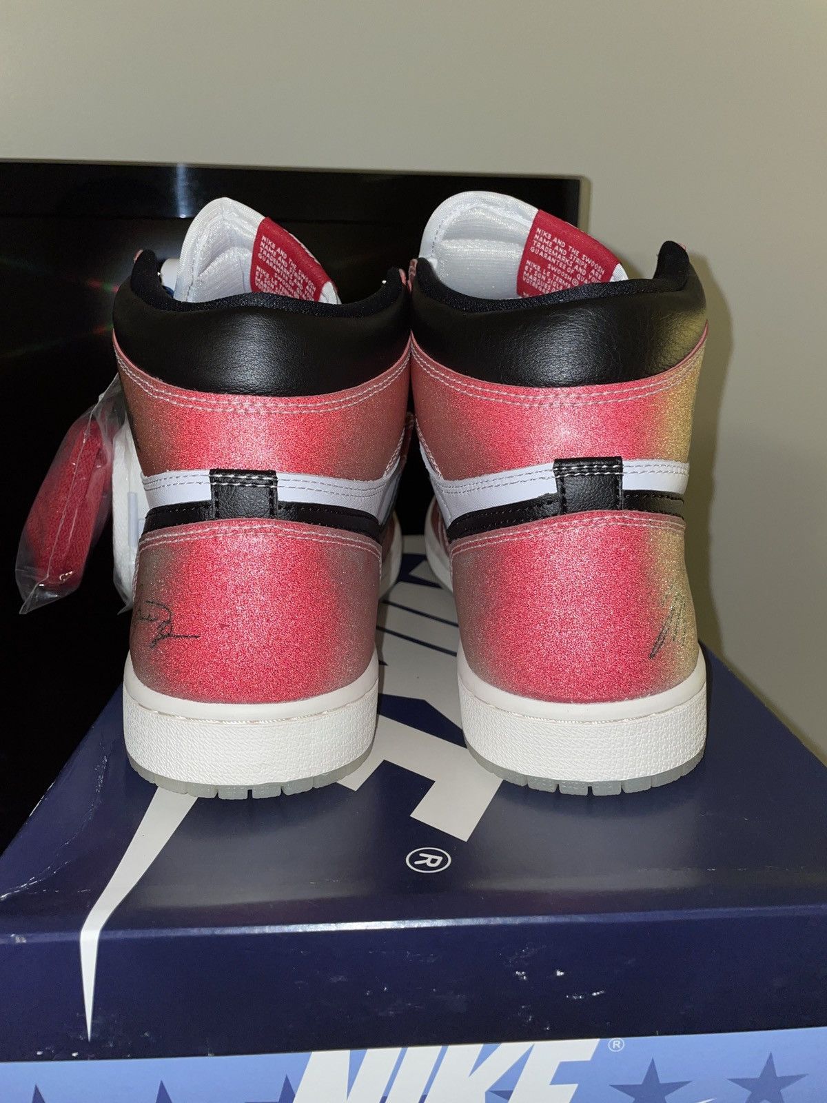 Jordan Brand Jordan Retro 1 “Trophy Room” Friends And Family Edition Size US 11 / EU 44 - 4 Thumbnail